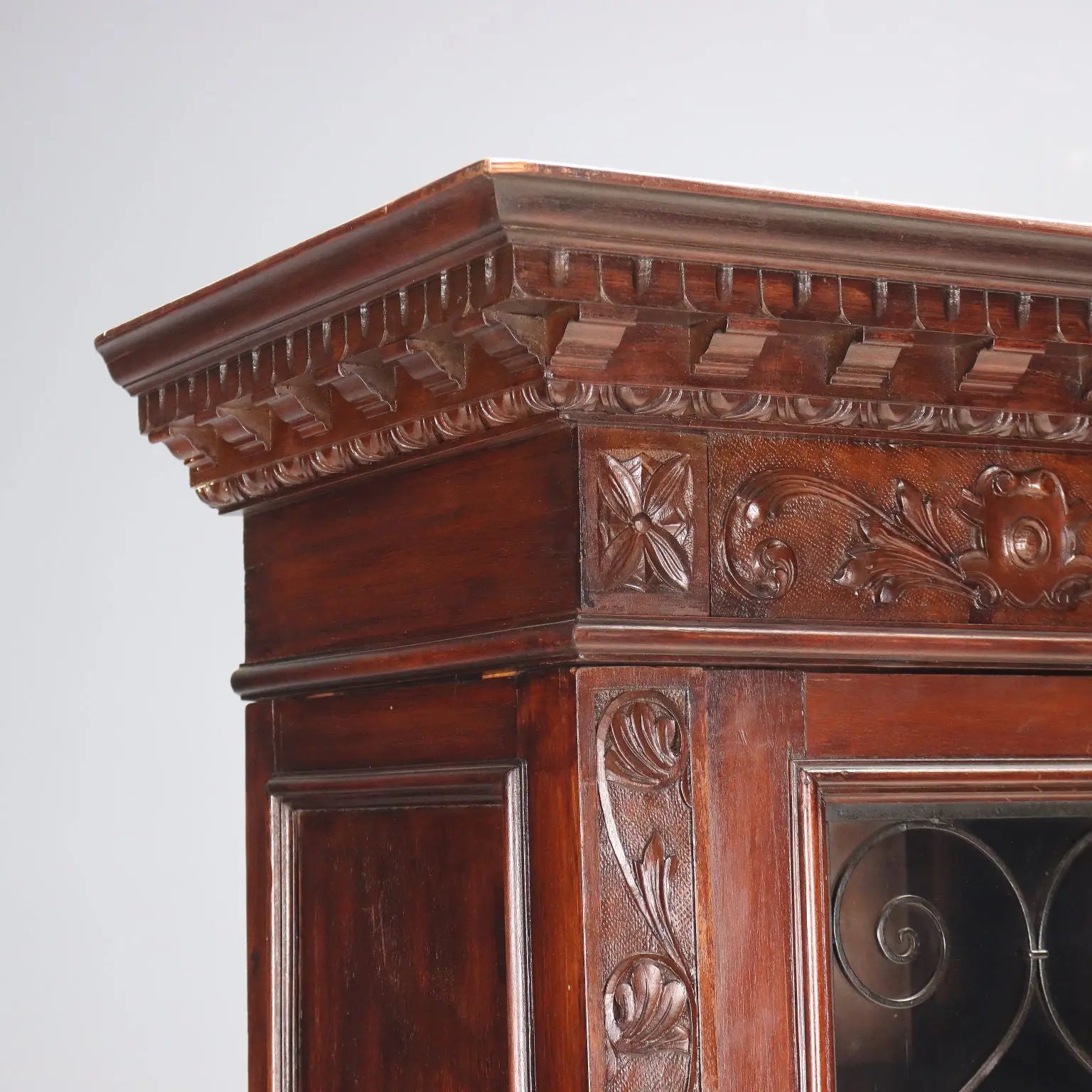 Neo-Renaissance Walnut Bookcase - Early 20th Century Italy