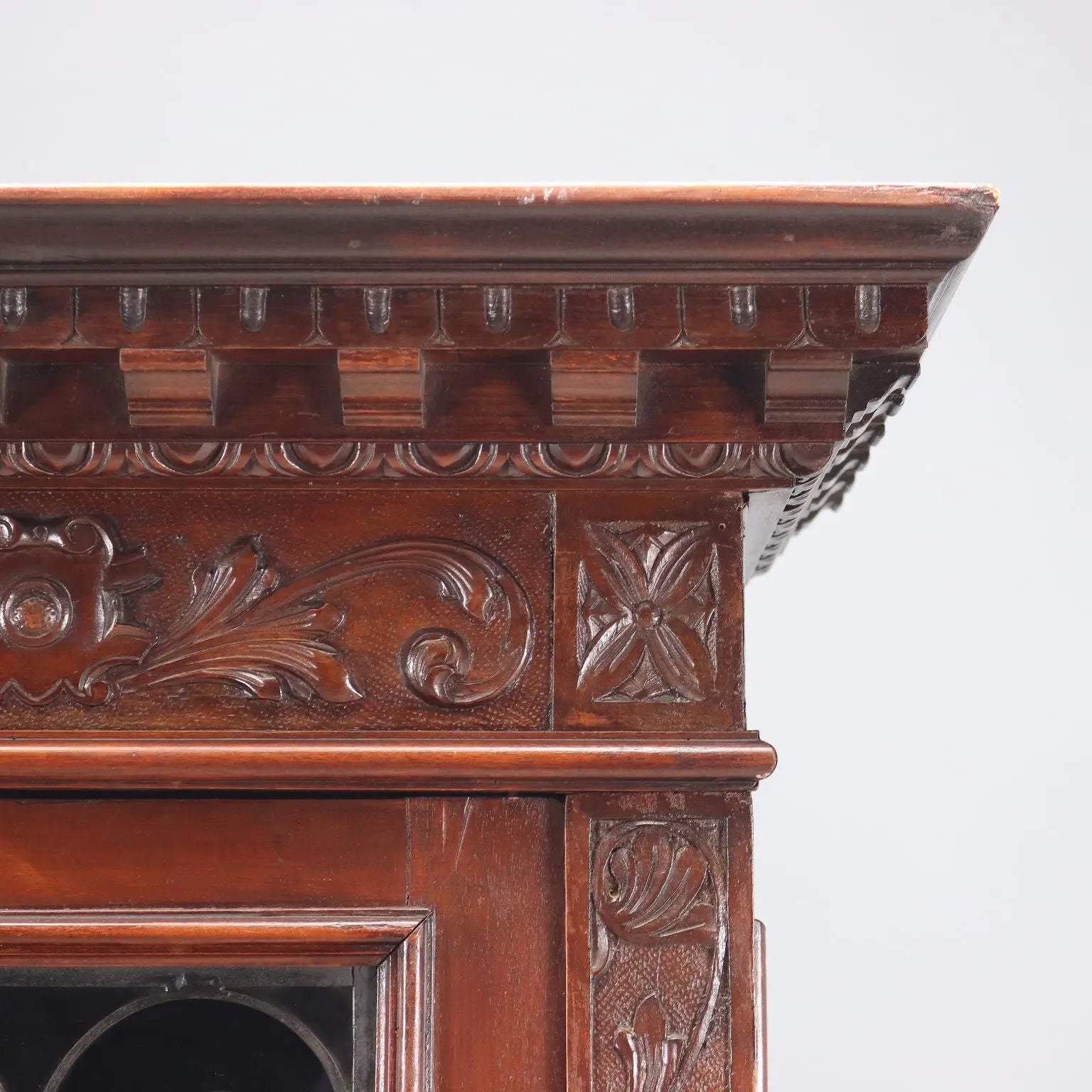 Neo-Renaissance Walnut Bookcase - Early 20th Century Italy