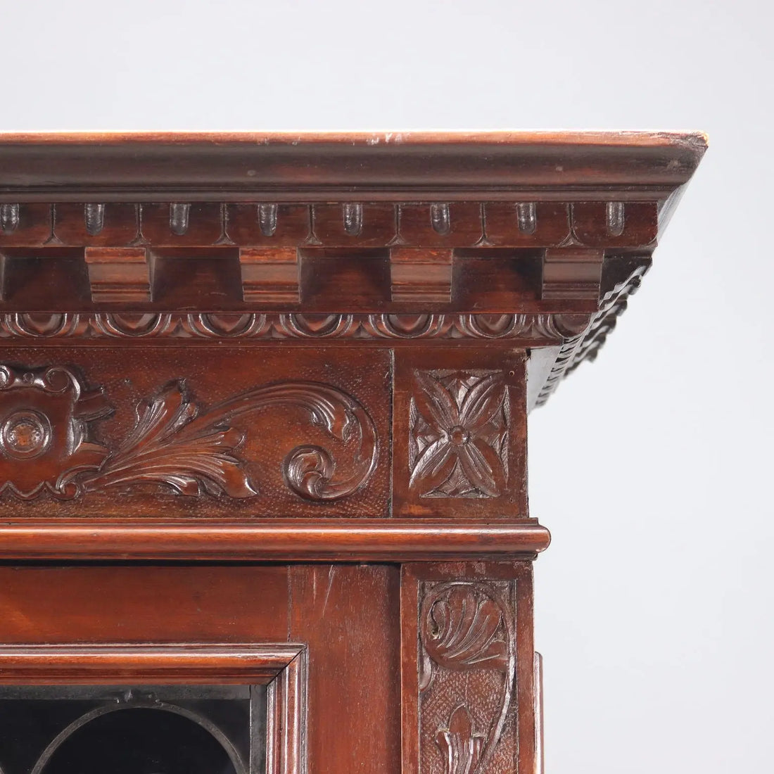 Neo-Renaissance Walnut Bookcase - Early 20th Century Italy