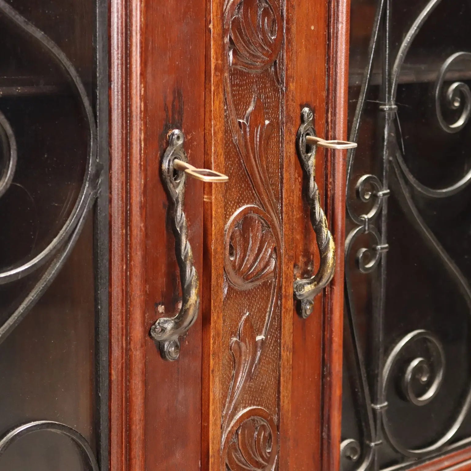 Neo-Renaissance Walnut Bookcase - Early 20th Century Italy