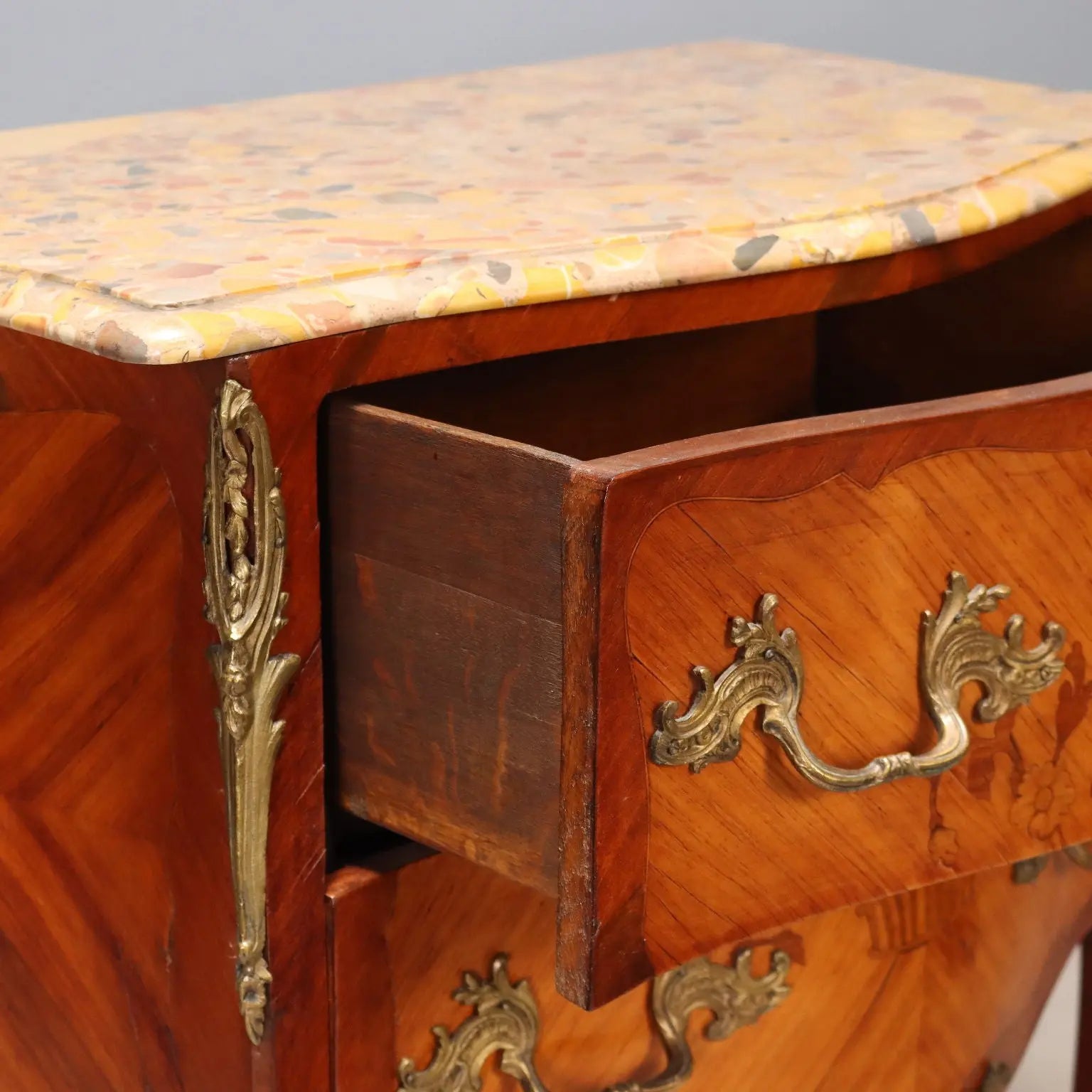 Barocchetto Mahogany Chest with Inlays - 20th Century