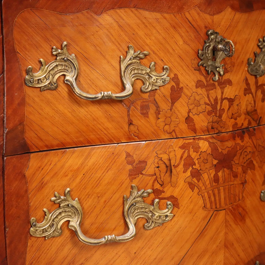 Barocchetto Mahogany Chest with Inlays - 20th Century