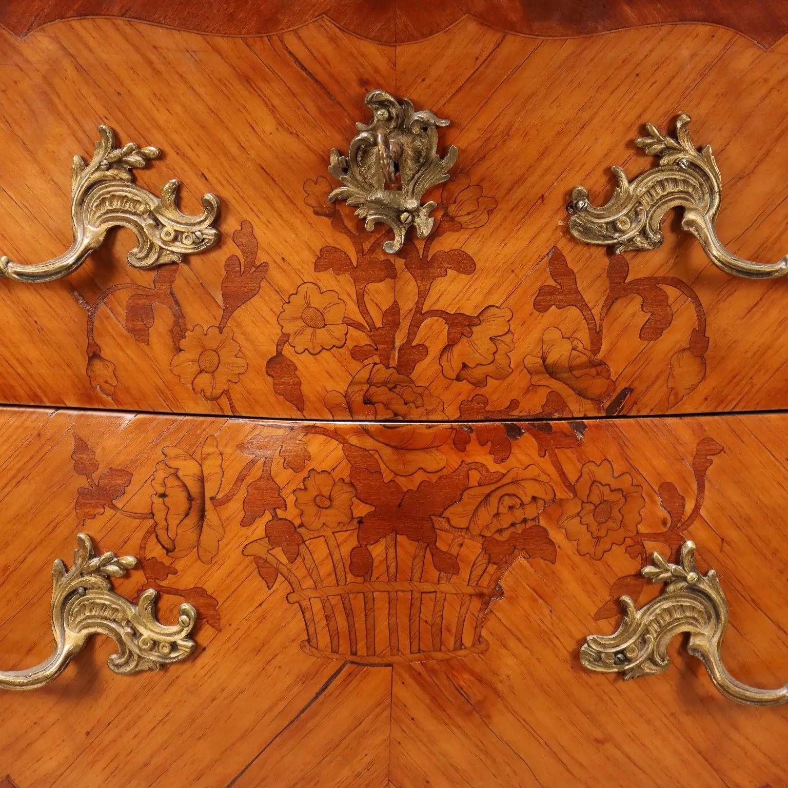 Barocchetto Mahogany Chest with Inlays - 20th Century