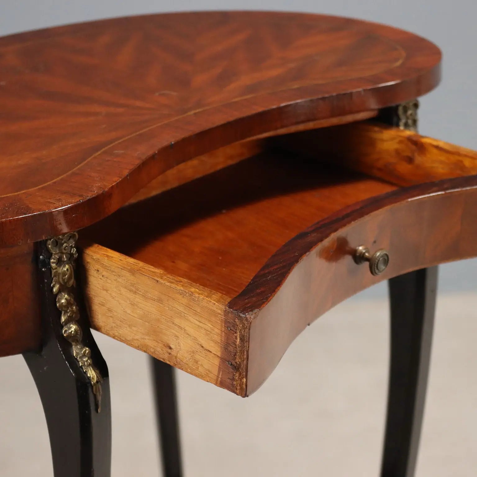Antique Kidney Table in Mahogany 19th Century