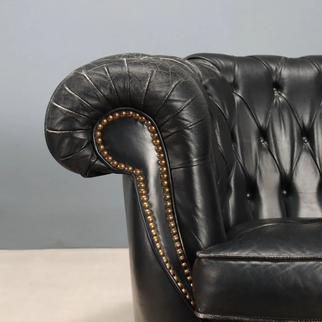 Antique Chesterfield Armchairs Capitonné Leather XX Century
