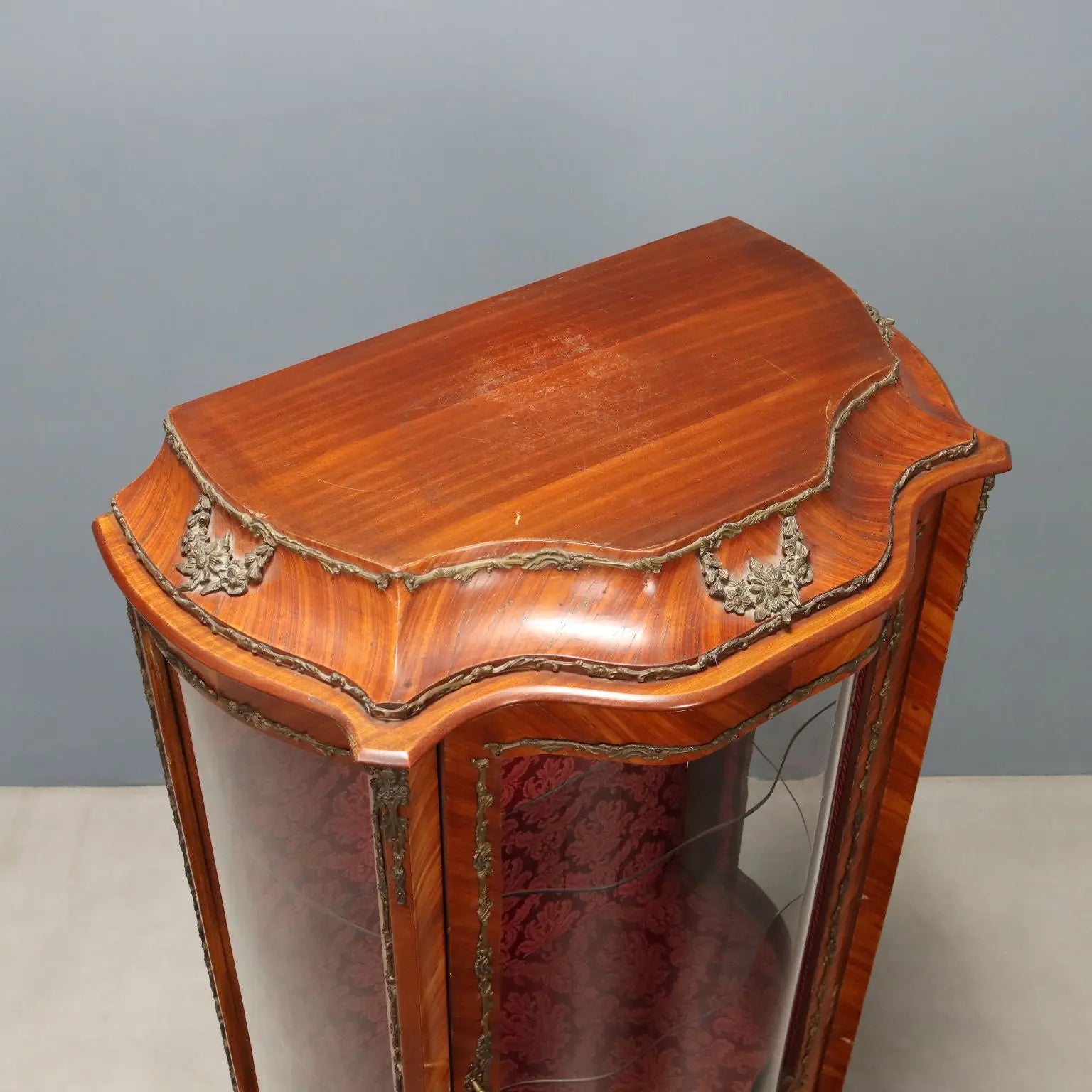 Antique Showcase Bois de Rose Baroque Italy XX Century