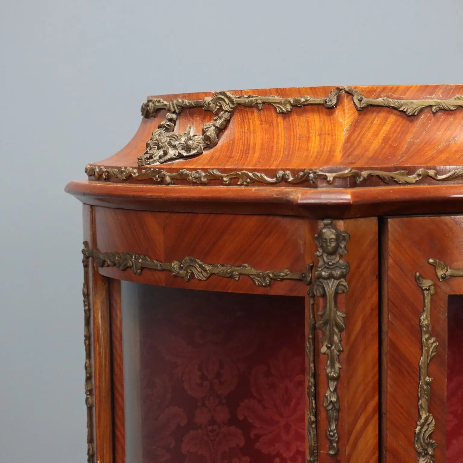 Antique Showcase Bois de Rose Baroque Italy XX Century