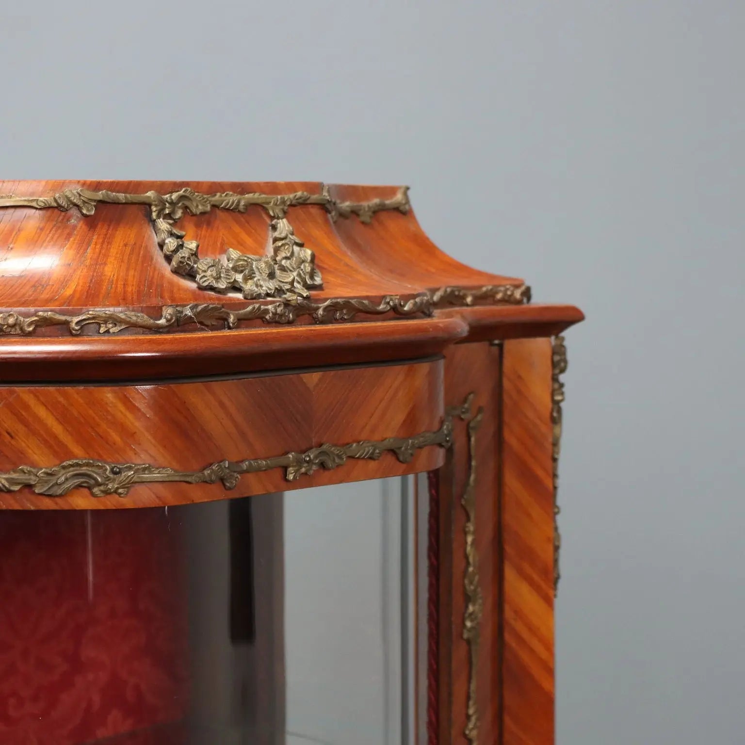 Antique Showcase Bois de Rose Baroque Italy XX Century