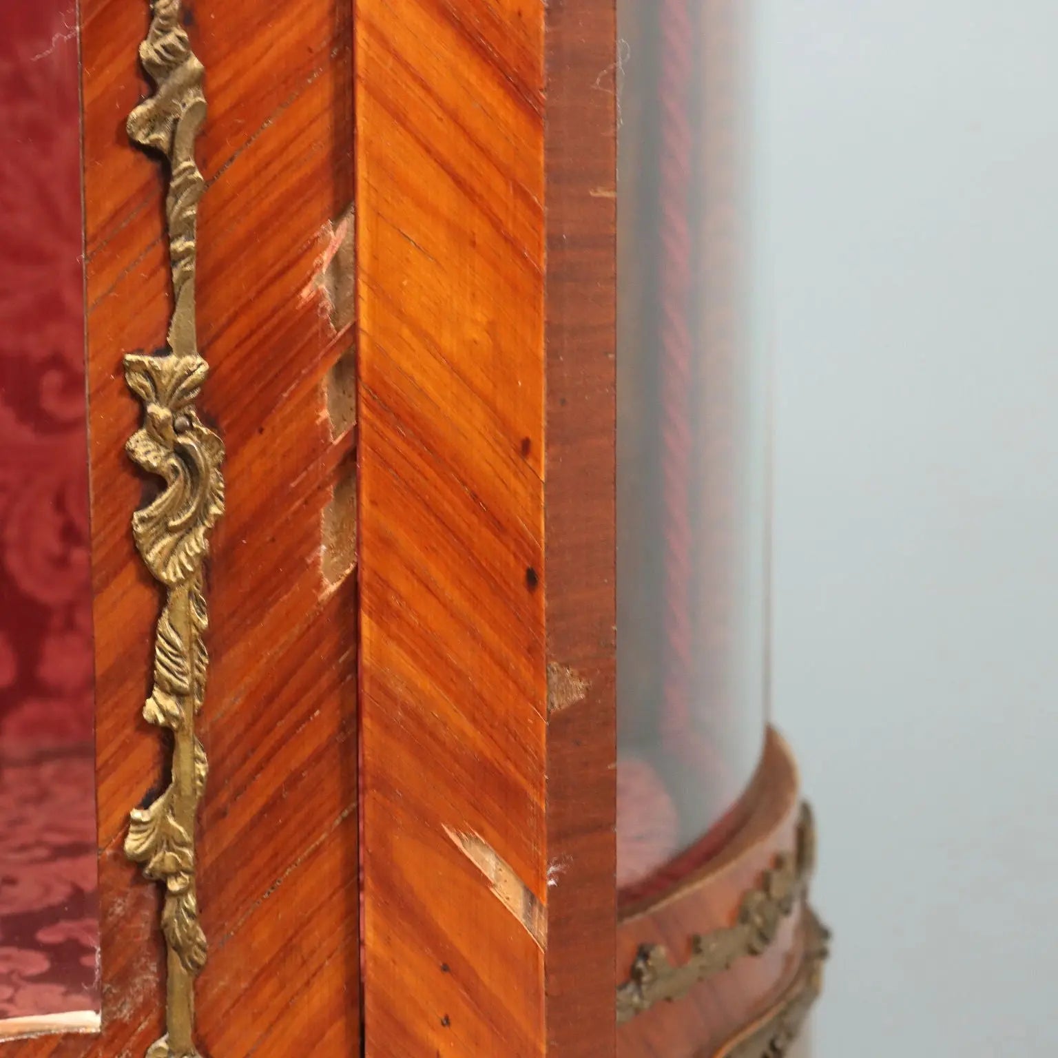 Antique Showcase Bois de Rose Baroque Italy XX Century