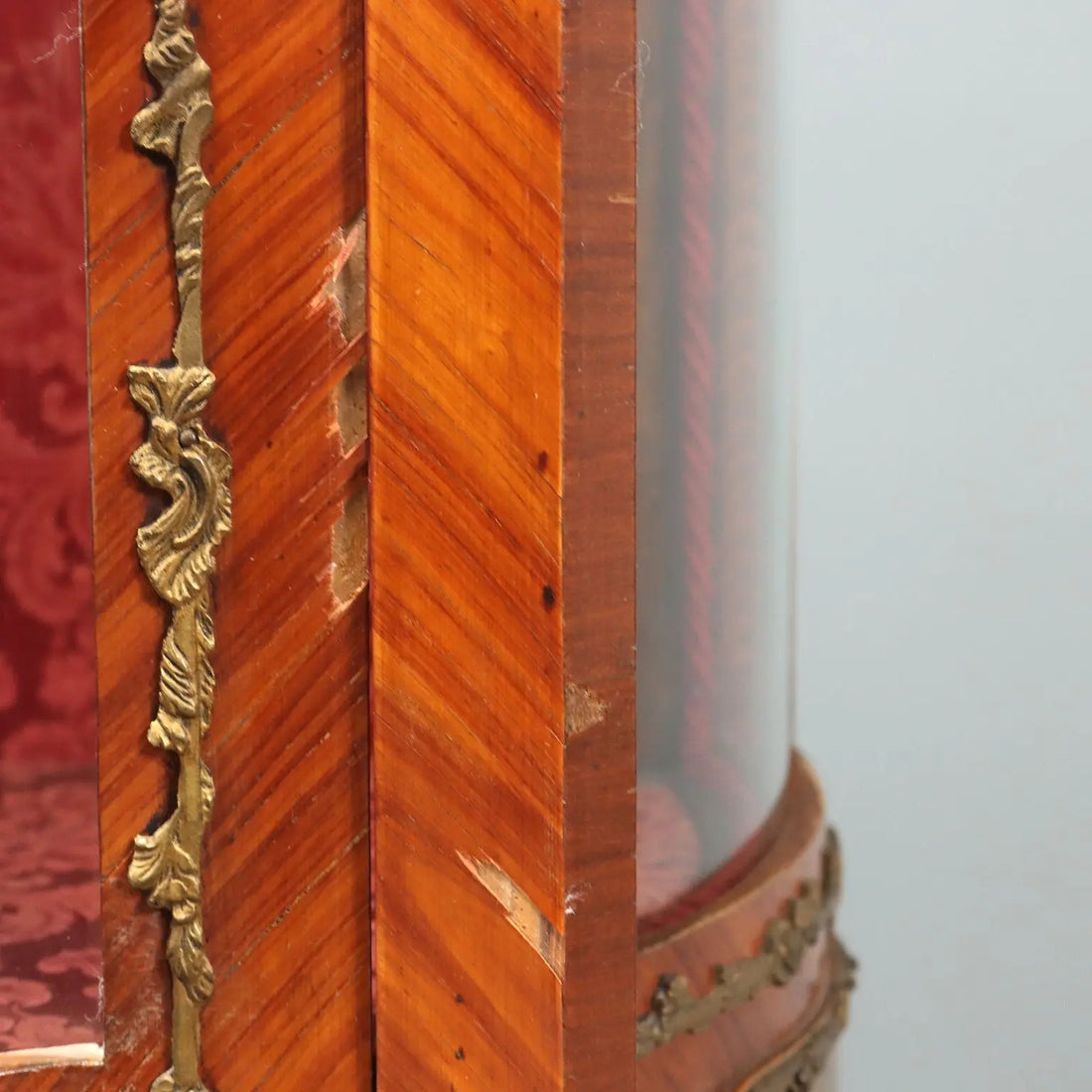 Antique Showcase Bois de Rose Baroque Italy XX Century
