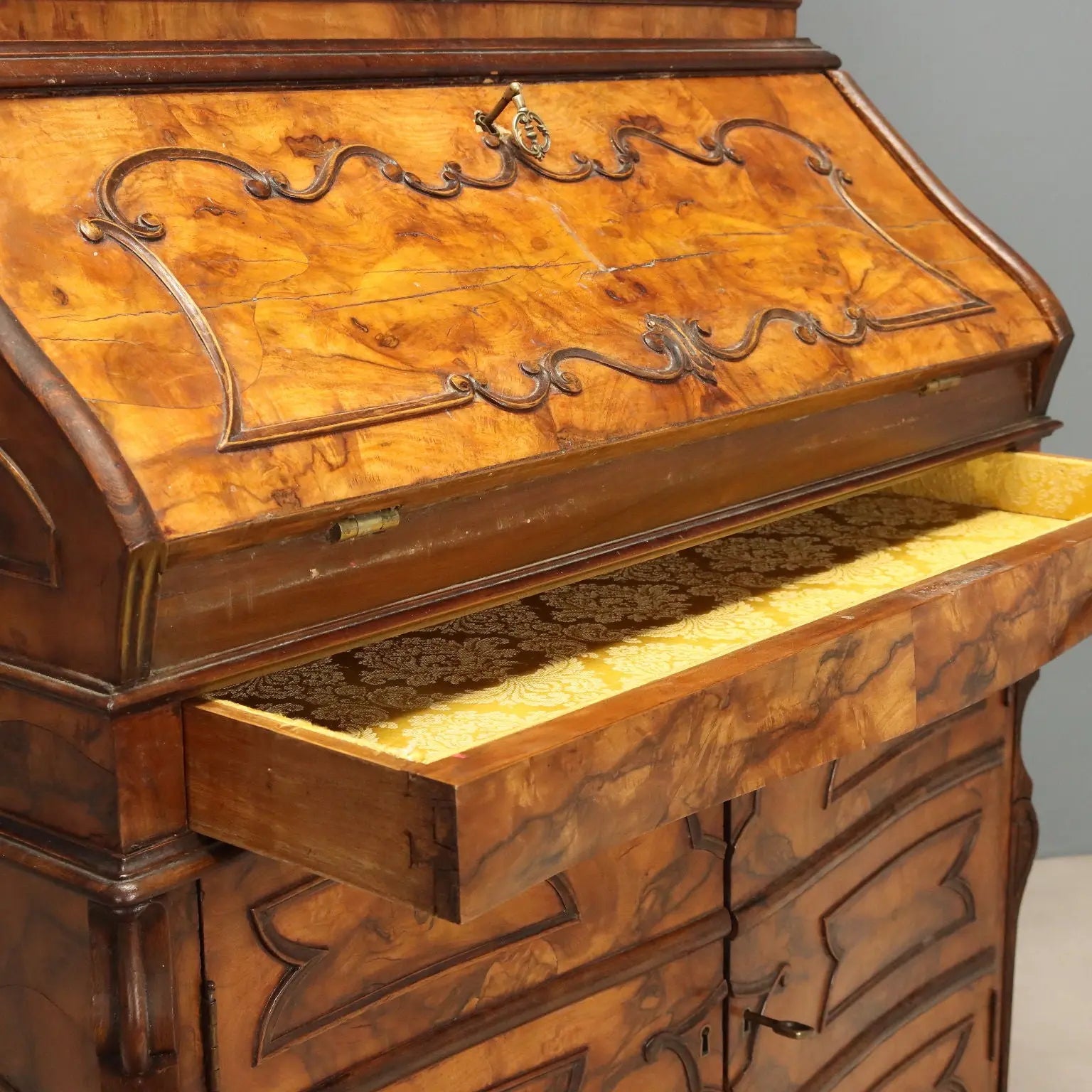 Lombard Trumeau in Walnut and Burl, Italy 20th Century