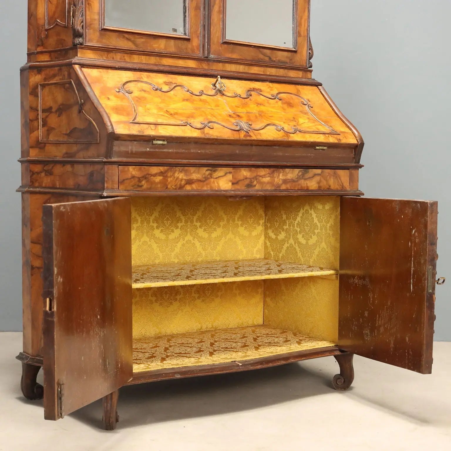 Lombard Trumeau in Walnut and Burl, Italy 20th Century