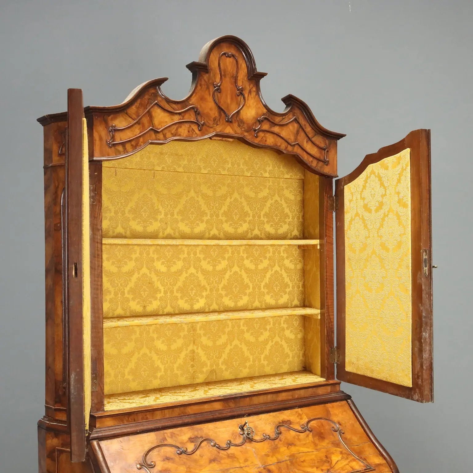 Lombard Trumeau in Walnut and Burl, Italy 20th Century
