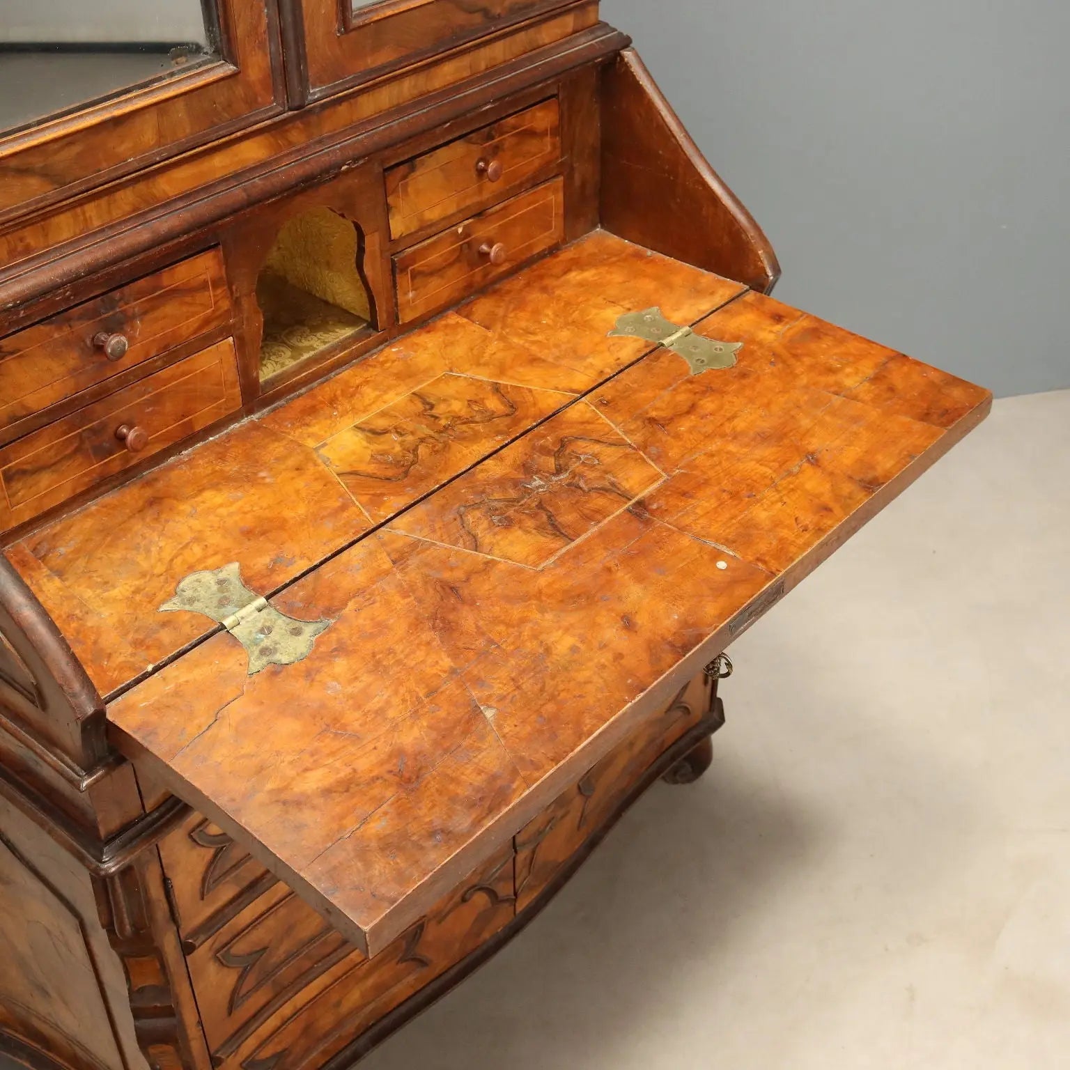 Lombard Trumeau in Walnut and Burl, Italy 20th Century