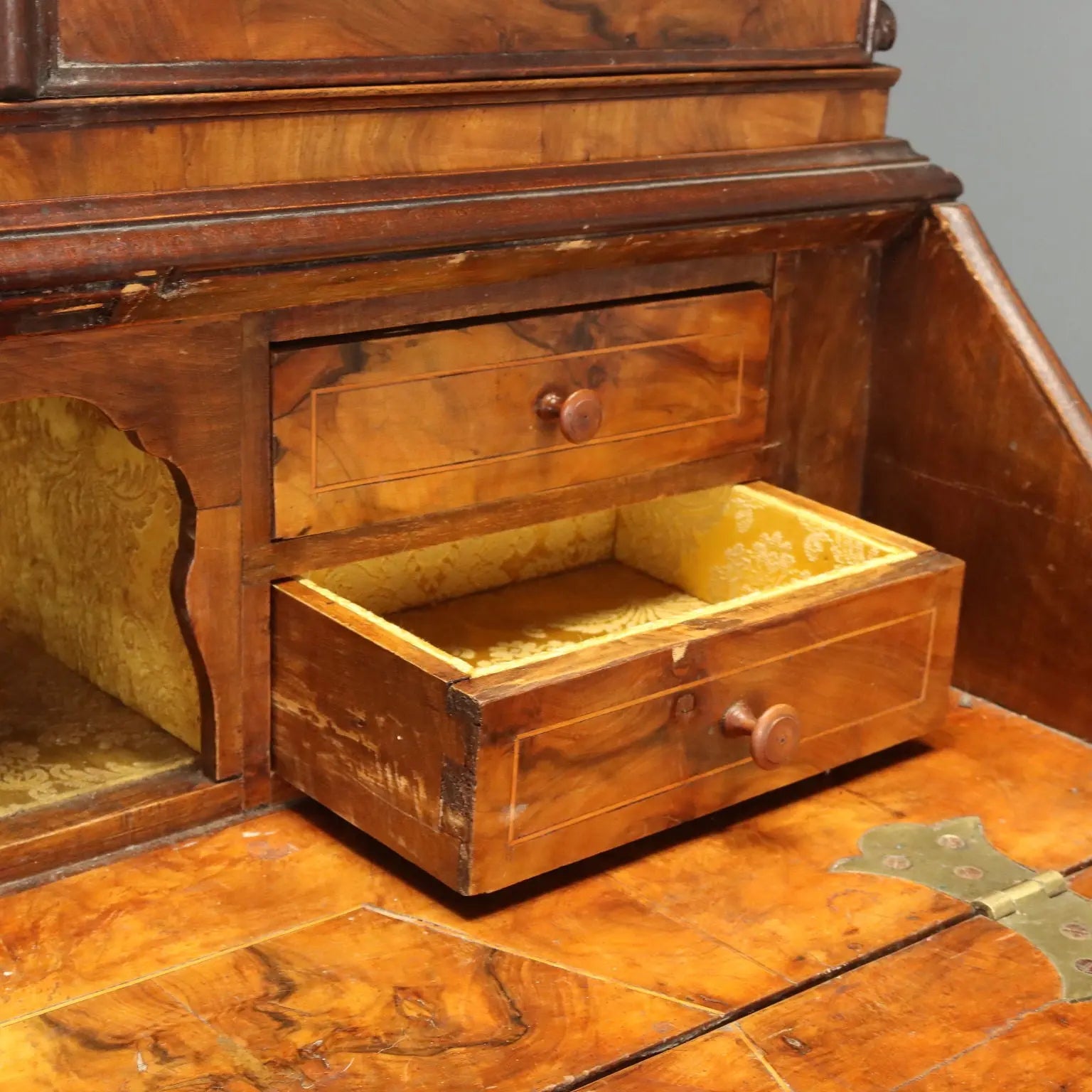 Lombard Trumeau in Walnut and Burl, Italy 20th Century