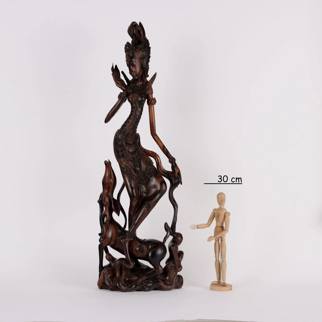 Ancient Sculpture of a Girl Second Half of the XX Century Teak - Indonesia Second half of the 20th century | Antiques | Fancy Goods