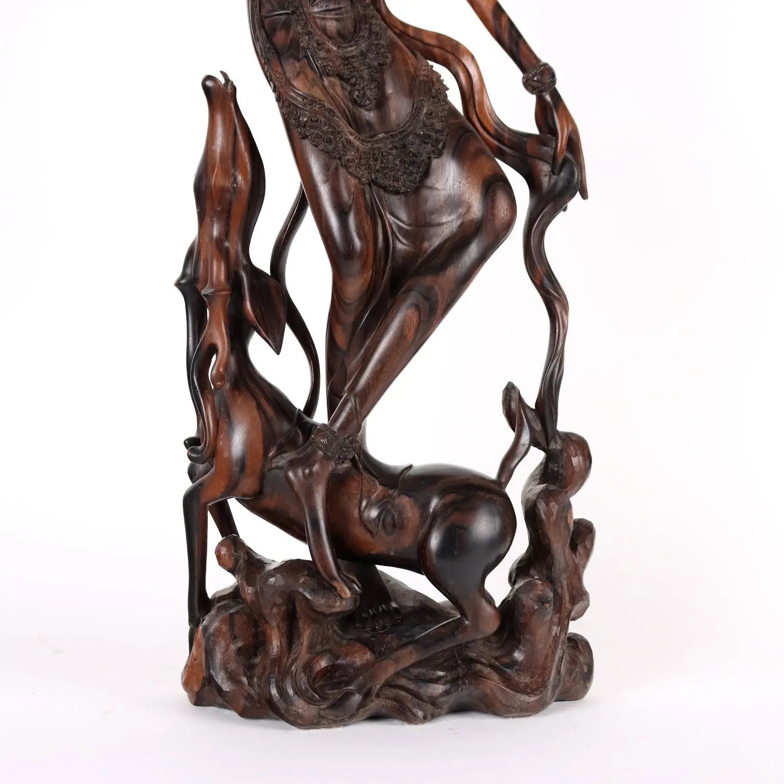 Ancient Sculpture of a Girl Second Half of the XX Century Teak - Indonesia Second half of the 20th century | Antiques | Fancy Goods