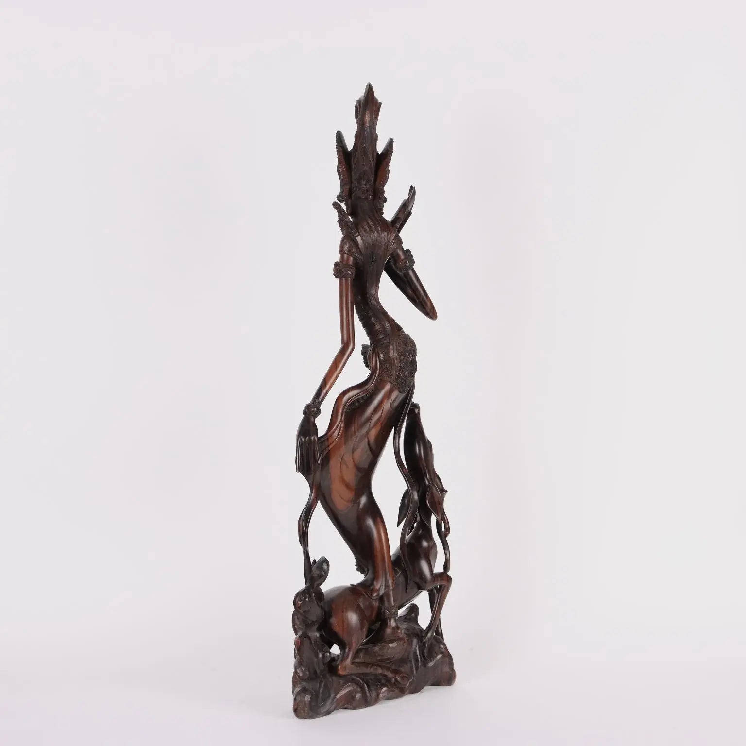 Ancient Sculpture of a Girl Second Half of the XX Century Teak - Indonesia Second half of the 20th century | Antiques | Fancy Goods