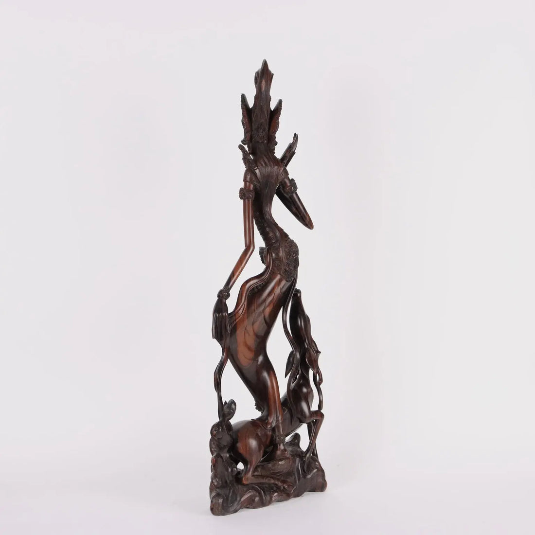 Ancient Sculpture of a Girl Second Half of the XX Century Teak - Indonesia Second half of the 20th century | Antiques | Fancy Goods
