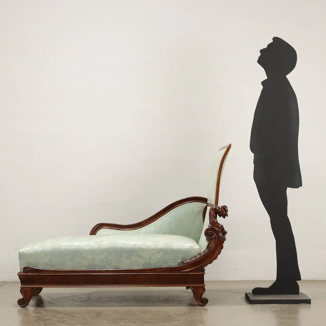 Walnut Dormeuse - Italy Mid-19th Century