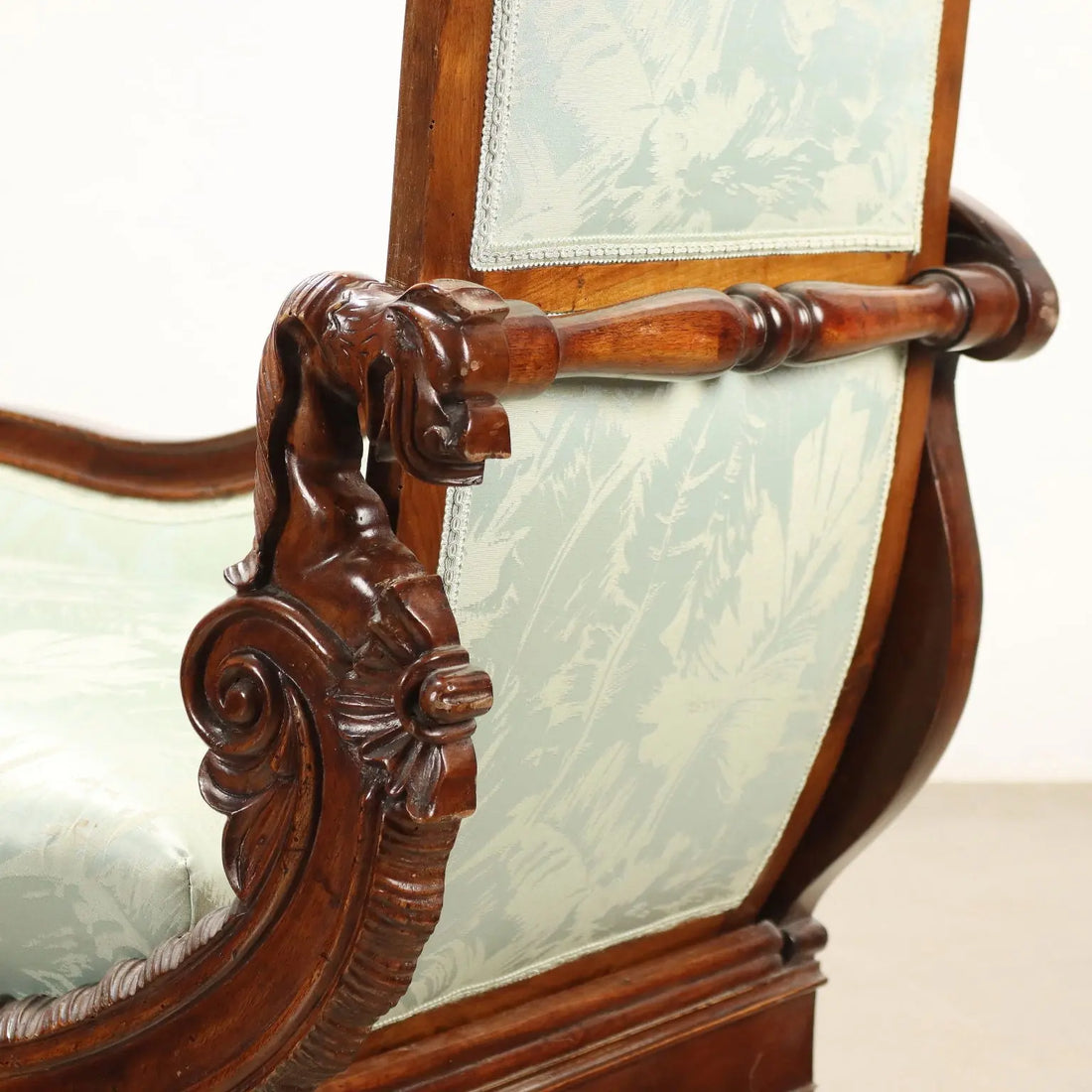Walnut Dormeuse - Italy Mid-19th Century