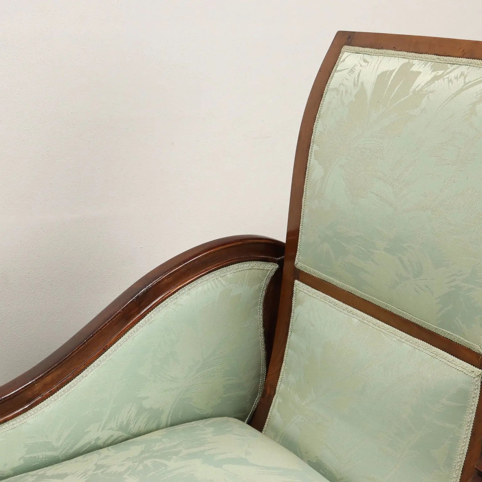 Walnut Dormeuse - Italy Mid-19th Century