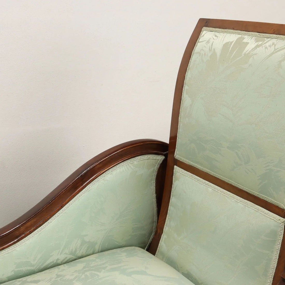 Walnut Dormeuse - Italy Mid-19th Century