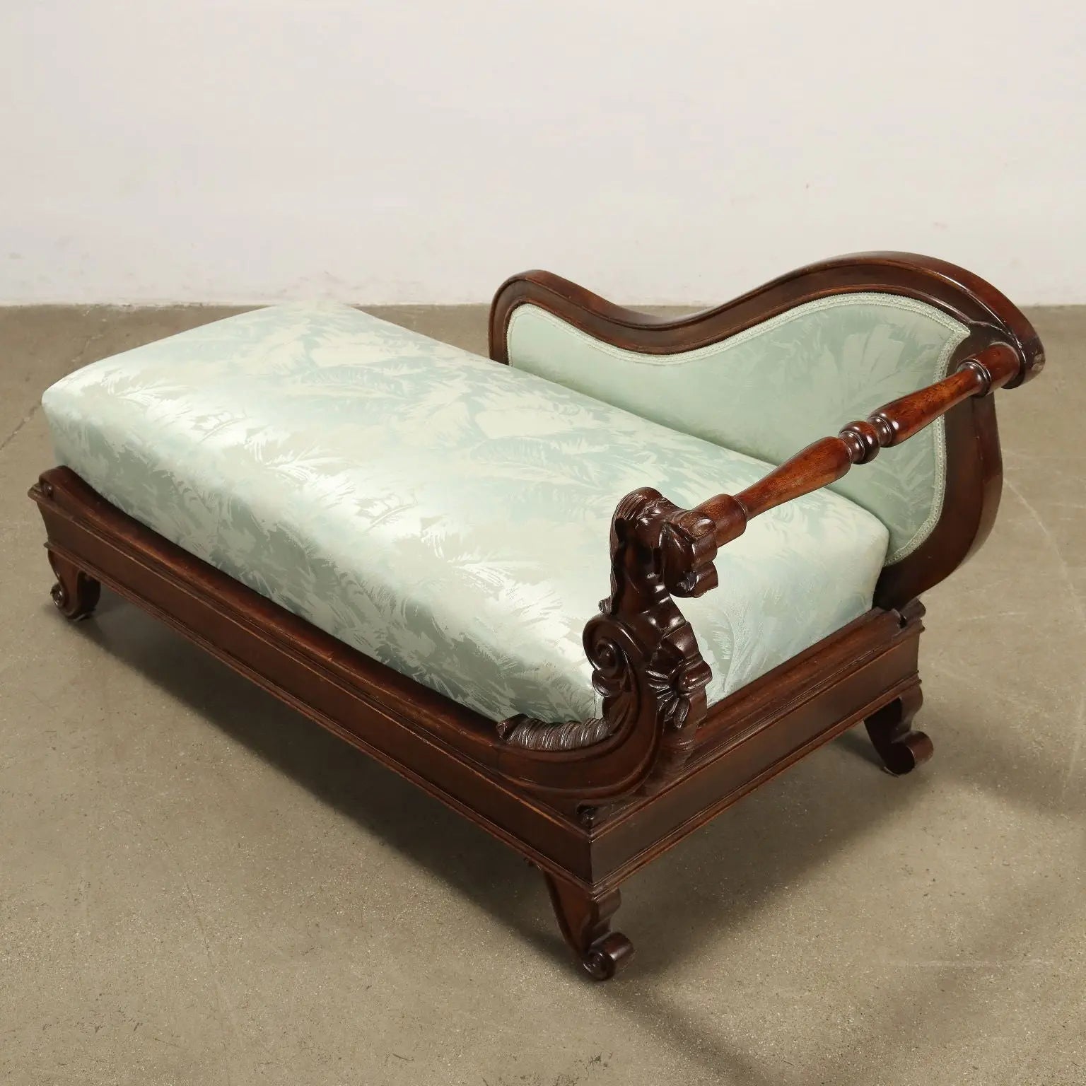 Walnut Dormeuse - Italy Mid-19th Century
