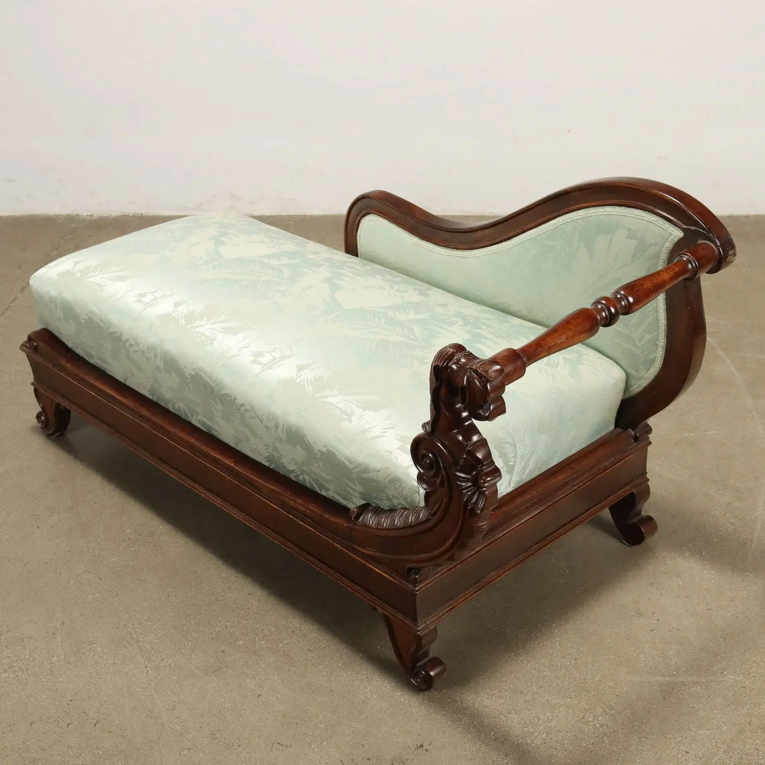 Walnut Dormeuse - Italy Mid-19th Century