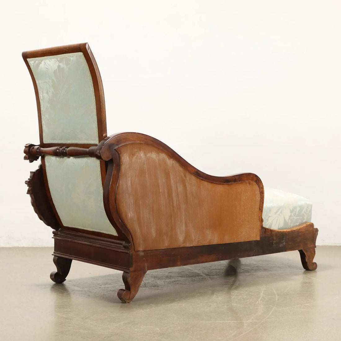 Walnut Dormeuse - Italy Mid-19th Century