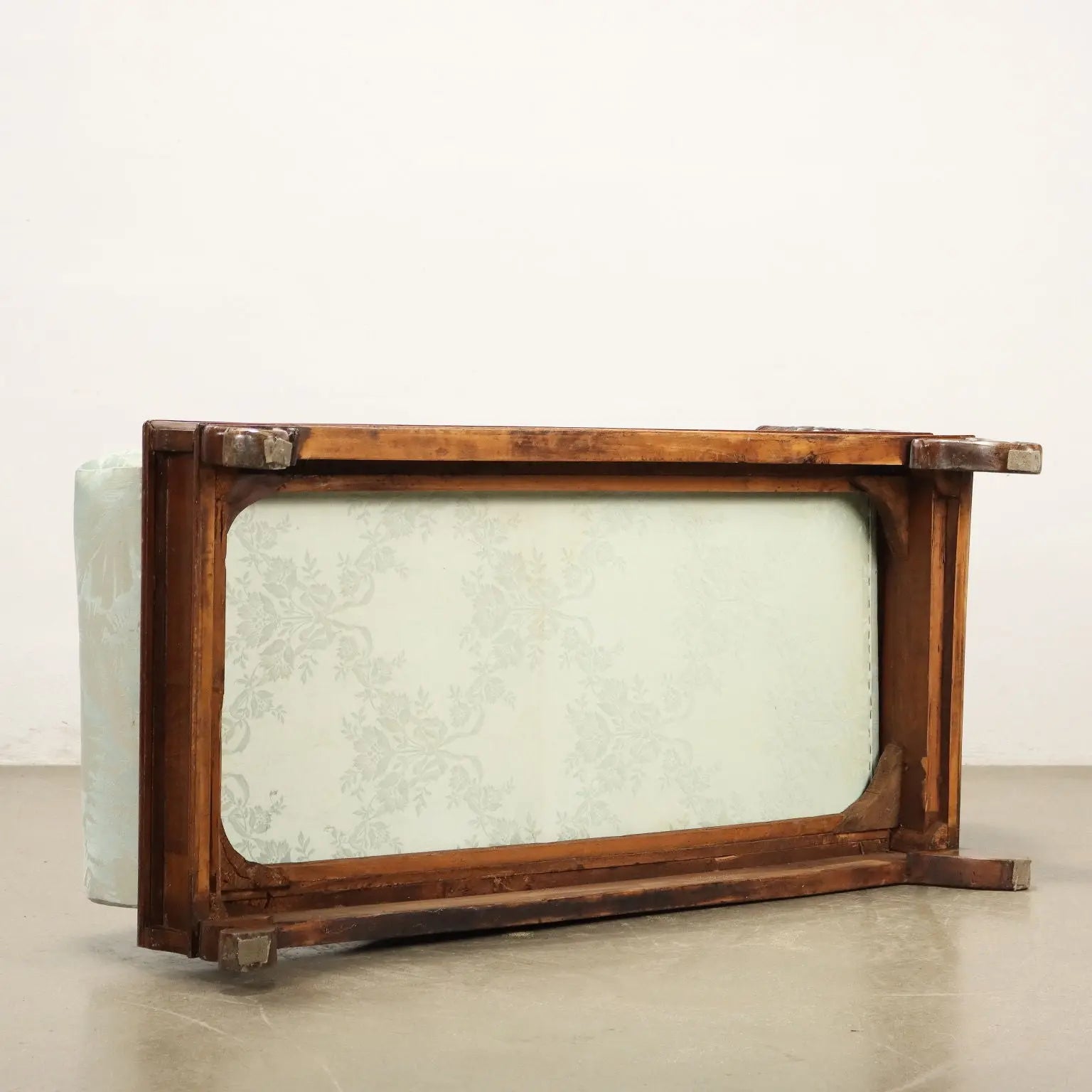 Walnut Dormeuse - Italy Mid-19th Century