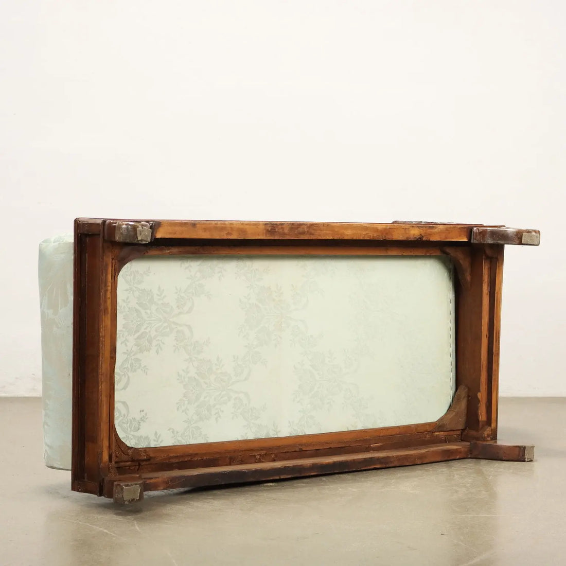 Walnut Dormeuse - Italy Mid-19th Century