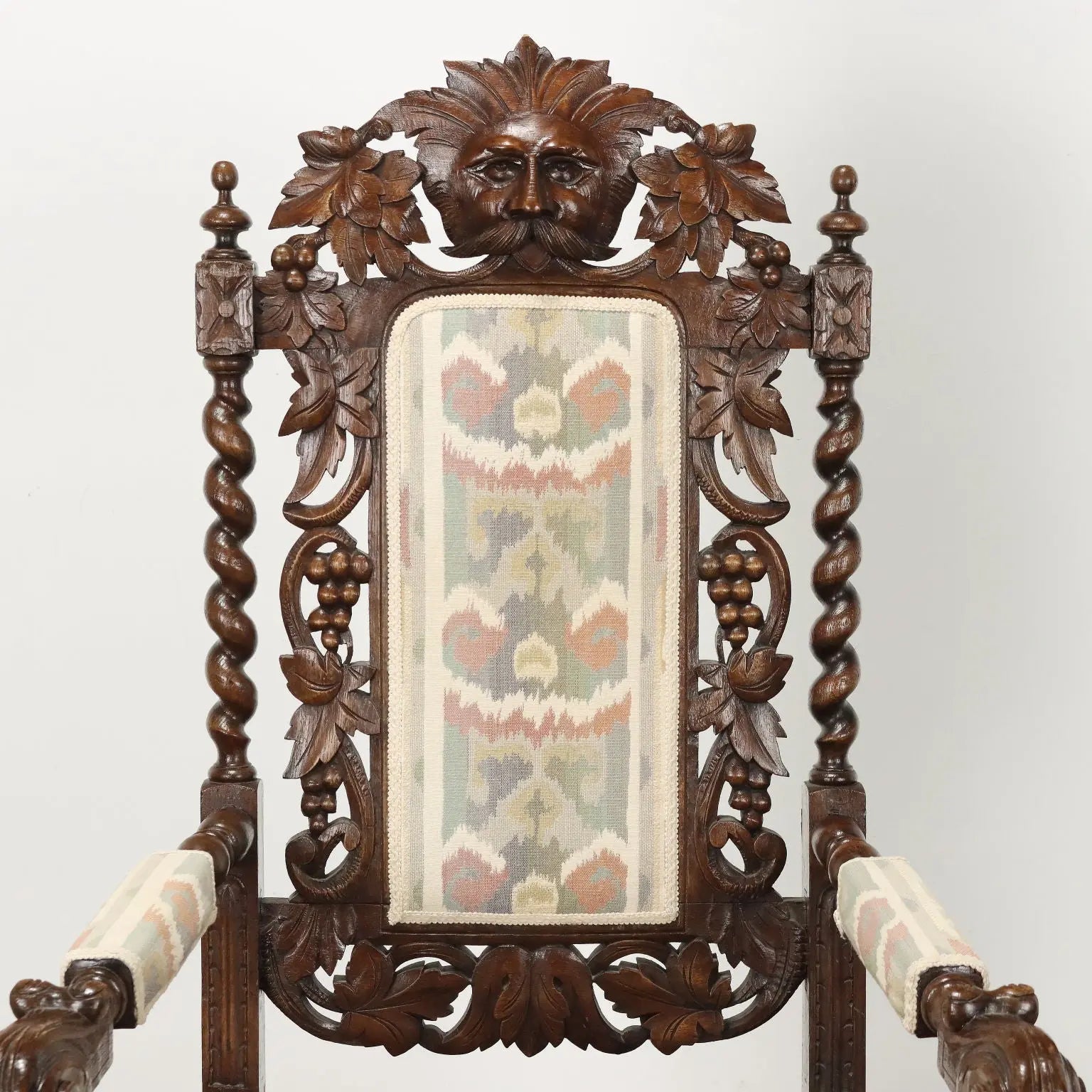 Neo-Renaissance Oak Armchair - England 19th Century