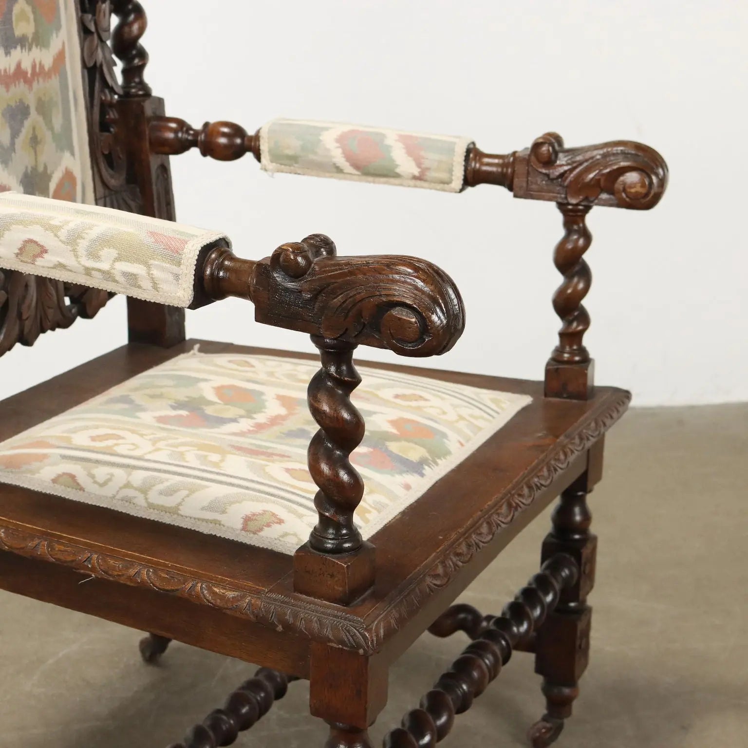 Neo-Renaissance Oak Armchair - England 19th Century