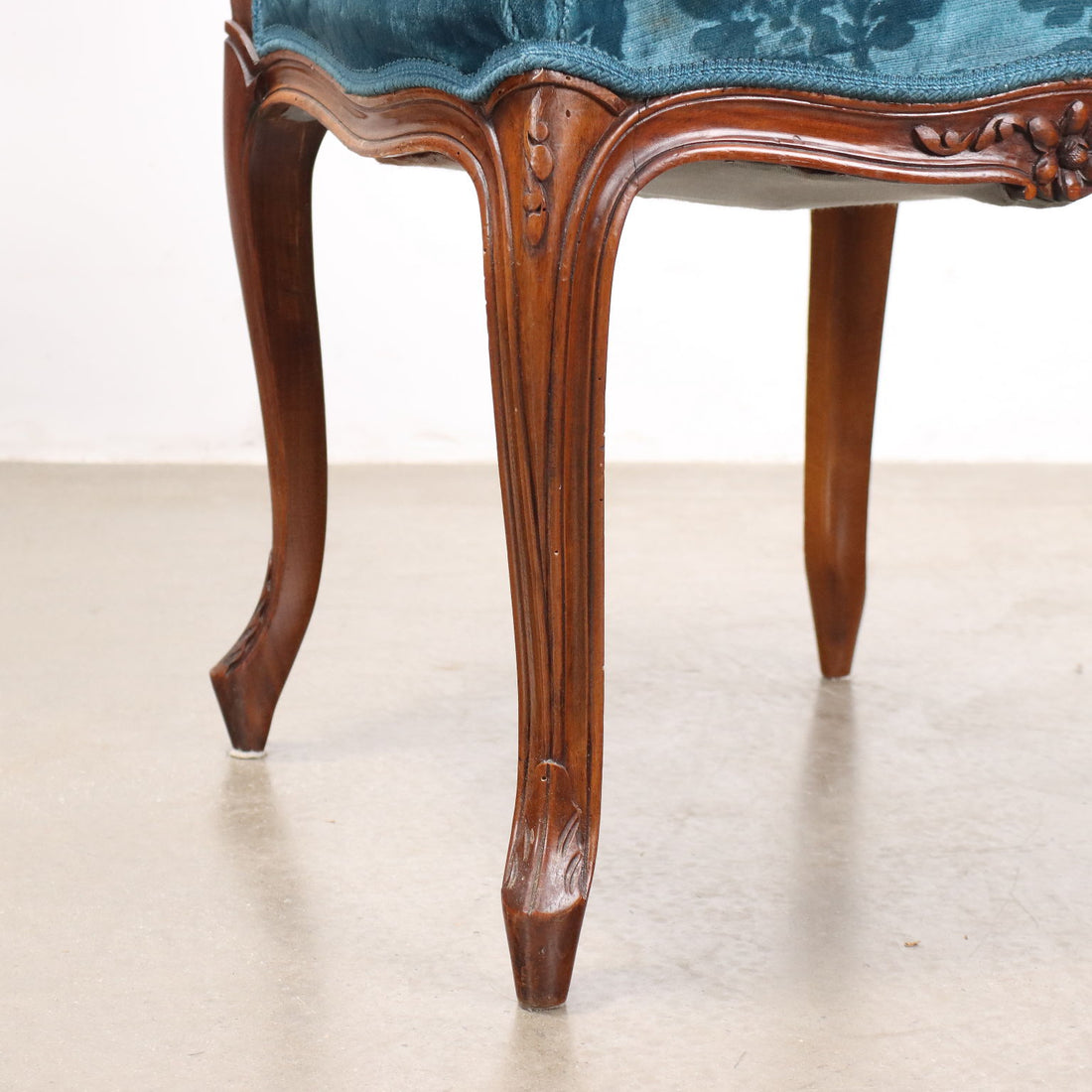  | Antiques  Seating