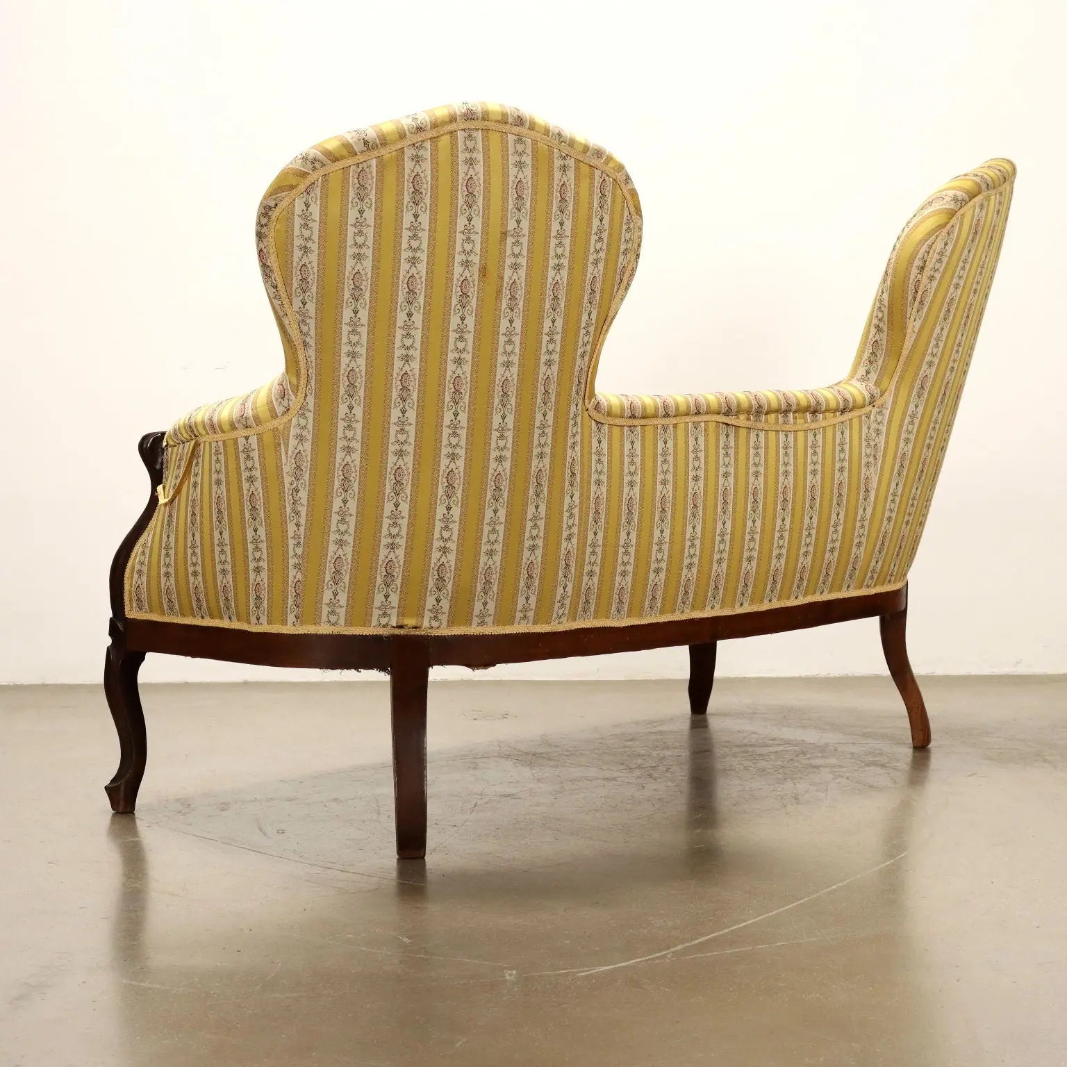Luigi Filippo Settee in Walnut - Mid 19th Century