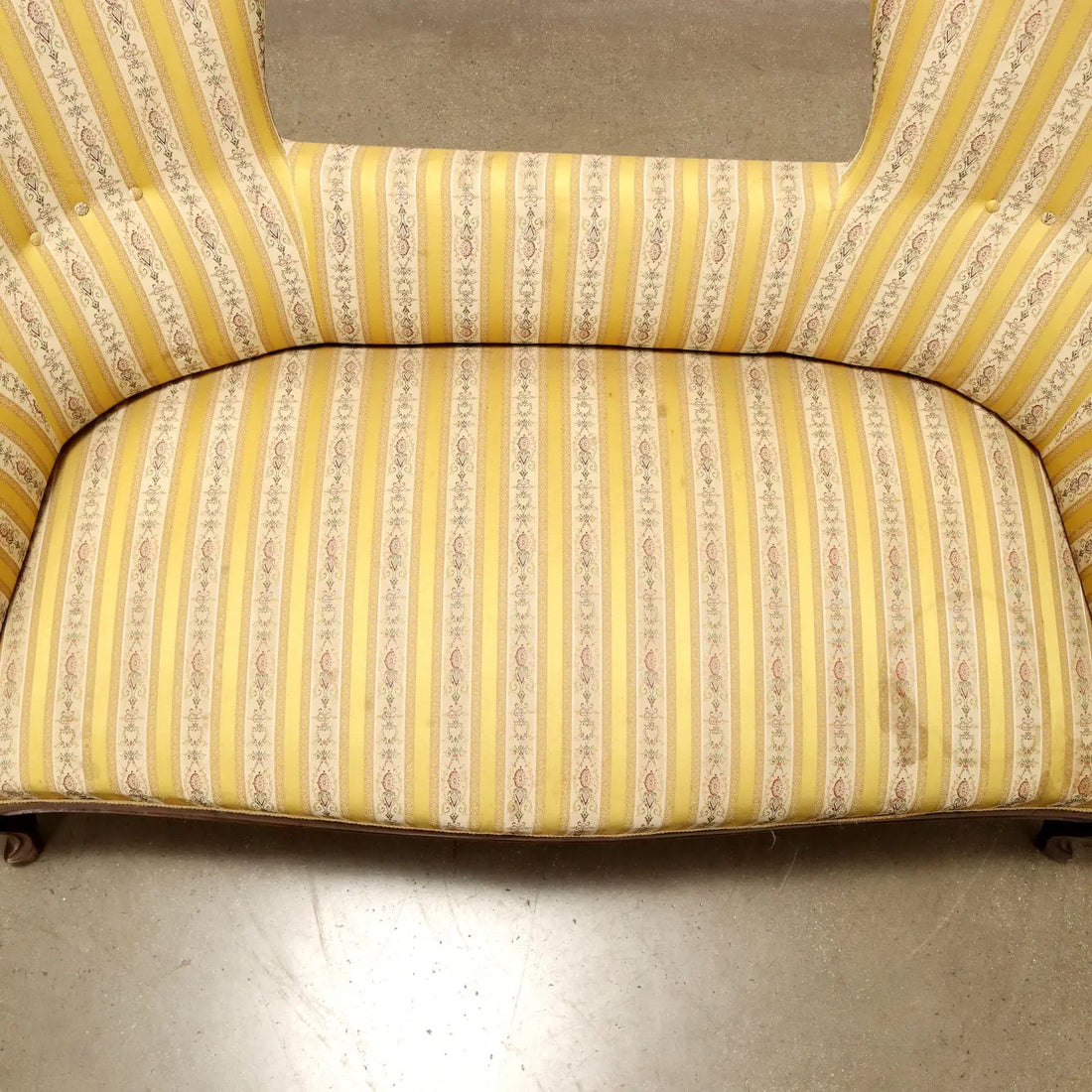 Luigi Filippo Settee in Walnut - Mid 19th Century