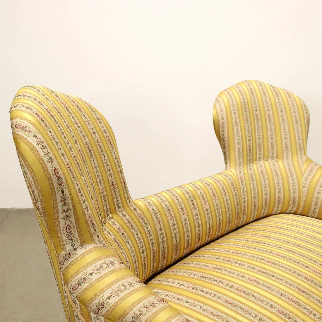 Luigi Filippo Settee in Walnut - Mid 19th Century