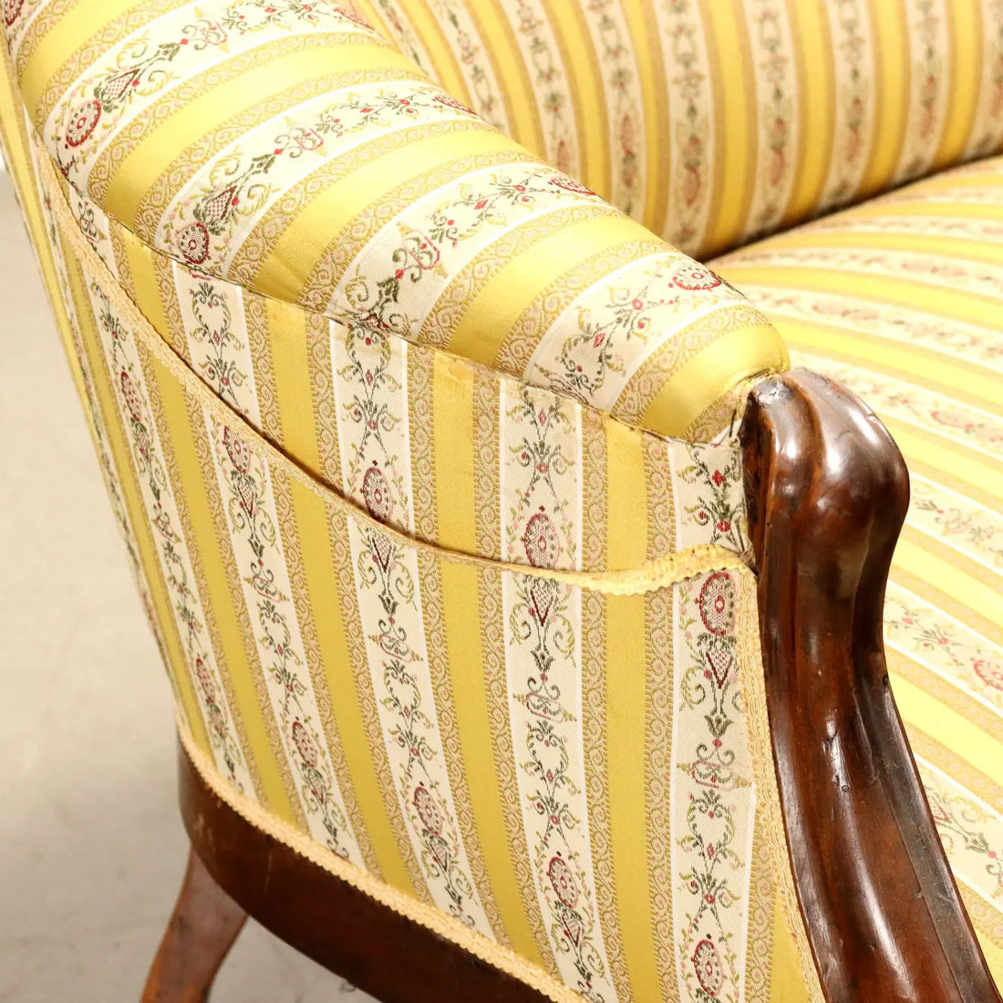 Luigi Filippo Settee in Walnut - Mid 19th Century