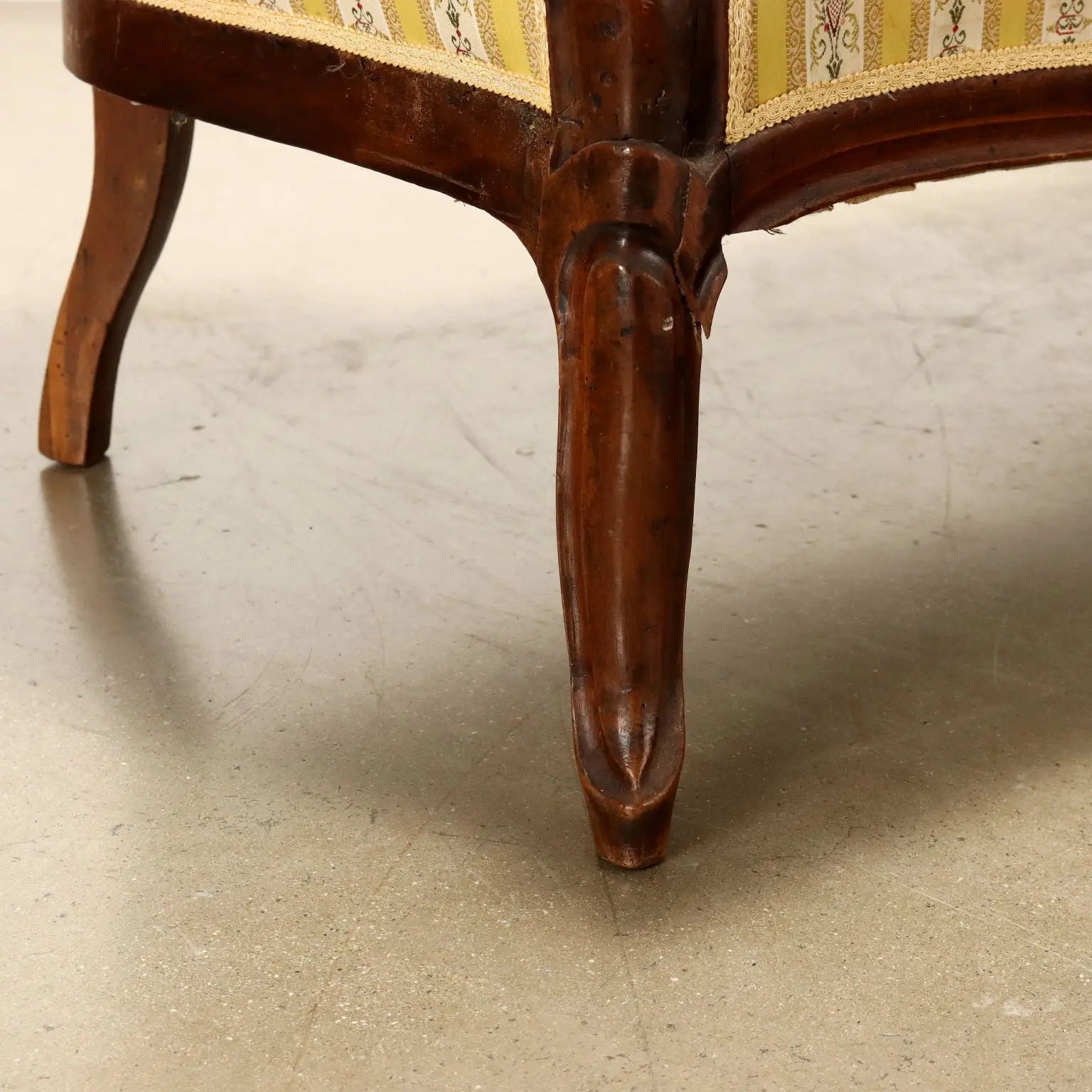 Luigi Filippo Settee in Walnut - Mid 19th Century