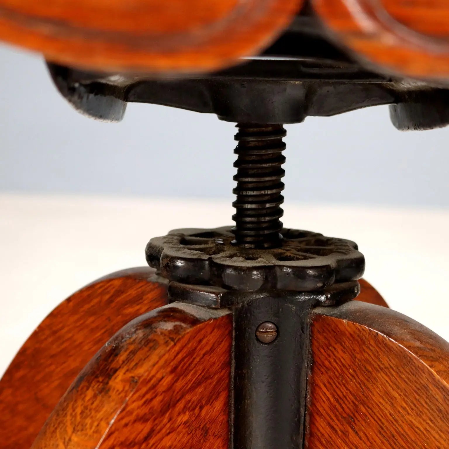 Antique Swivel Armchair Oak with Wheels United Kingdom XX Century - England, Early XX Century | Antiques | Seating