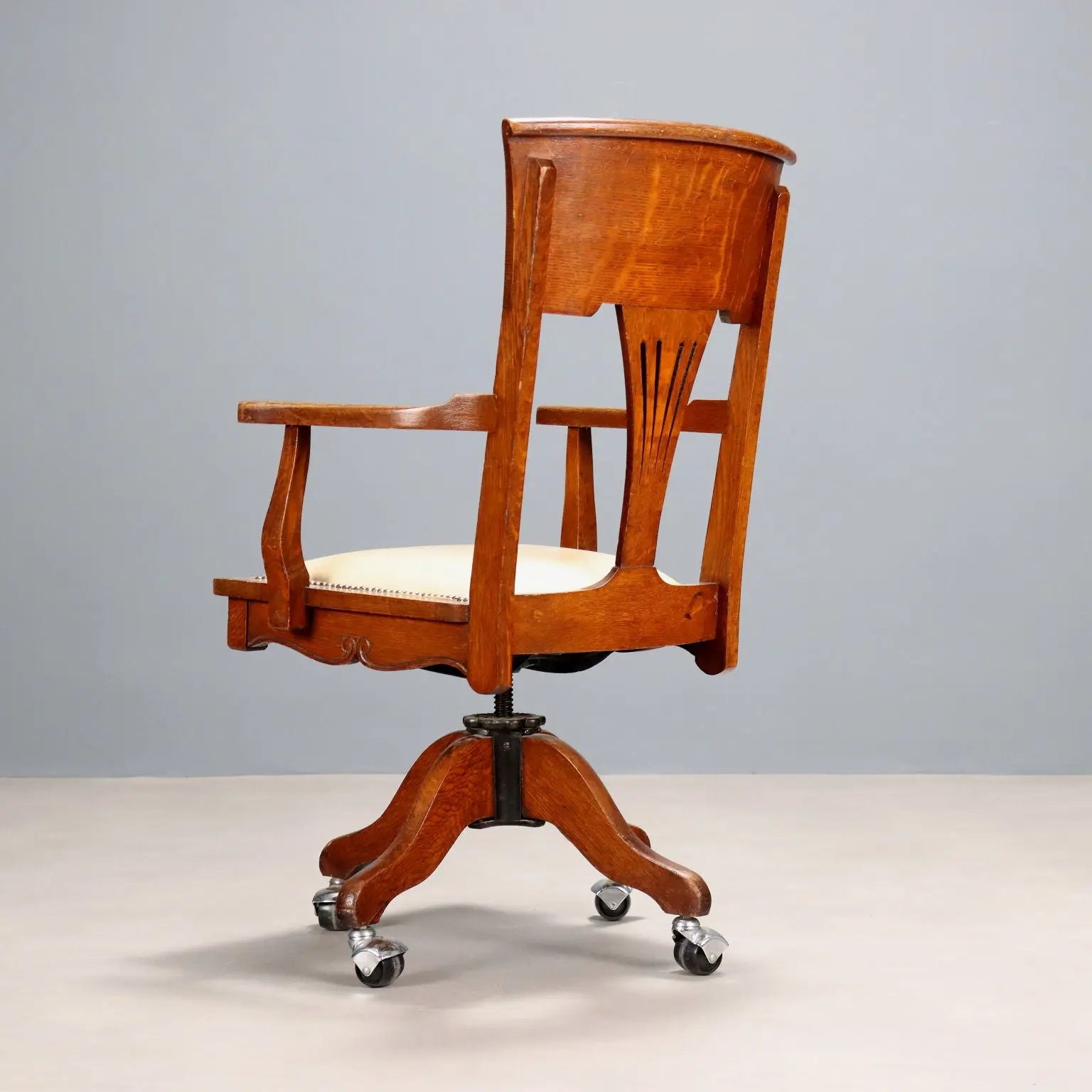 Antique Swivel Armchair Oak with Wheels United Kingdom XX Century - England, Early XX Century | Antiques | Seating