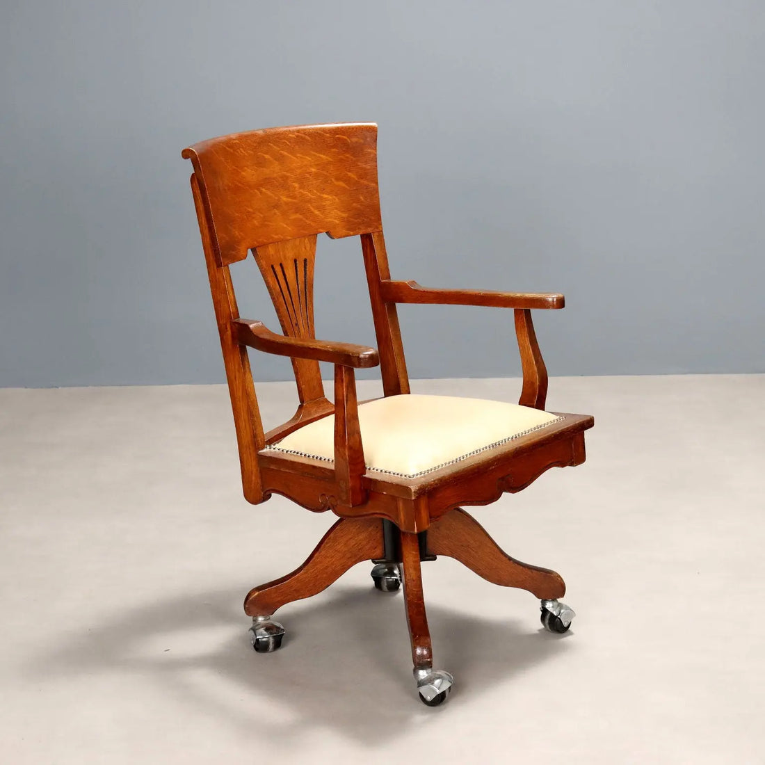 Antique Swivel Armchair Oak with Wheels United Kingdom XX Century - England, Early XX Century | Antiques | Seating