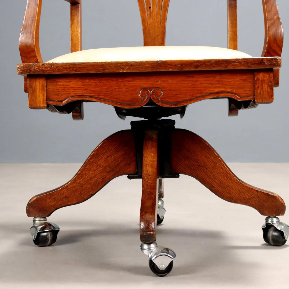 Antique Swivel Armchair Oak with Wheels United Kingdom XX Century - England, Early XX Century | Antiques | Seating