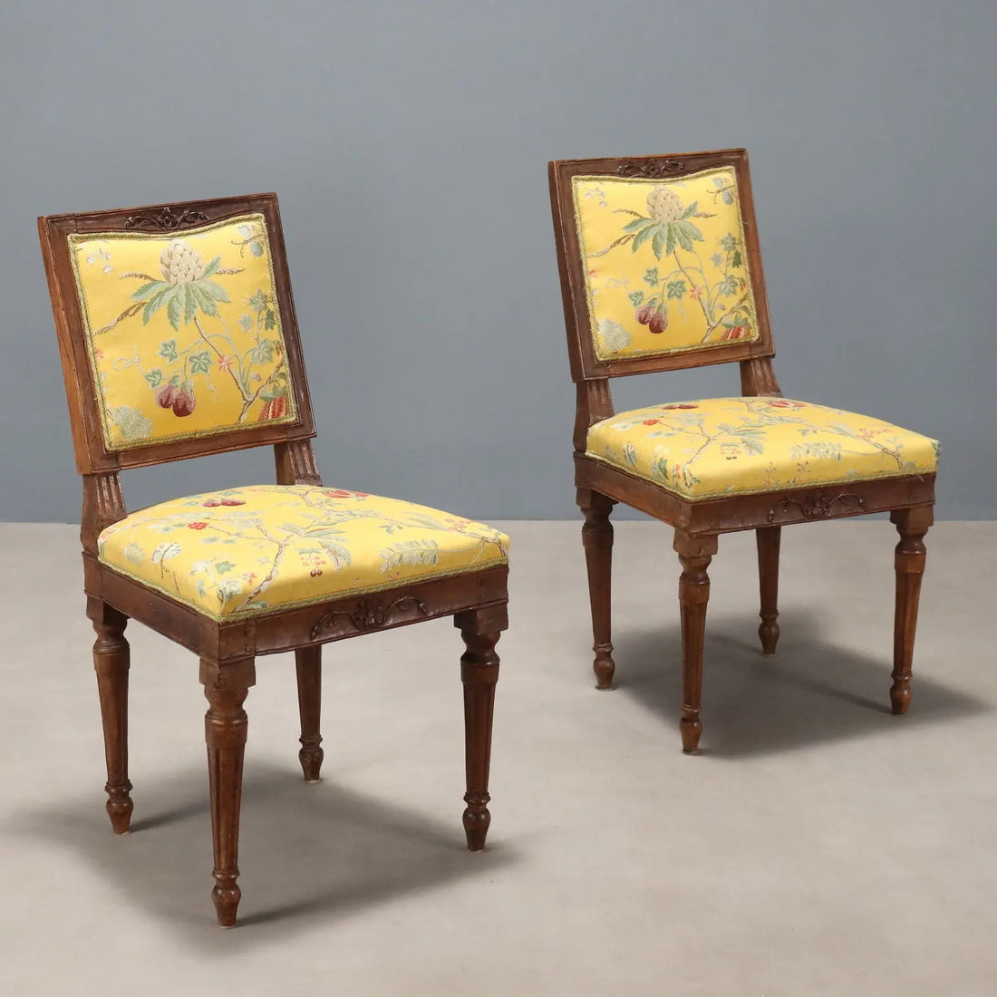 Antique Neoclassical Chairs Walnut Padding Italy XVIII Century