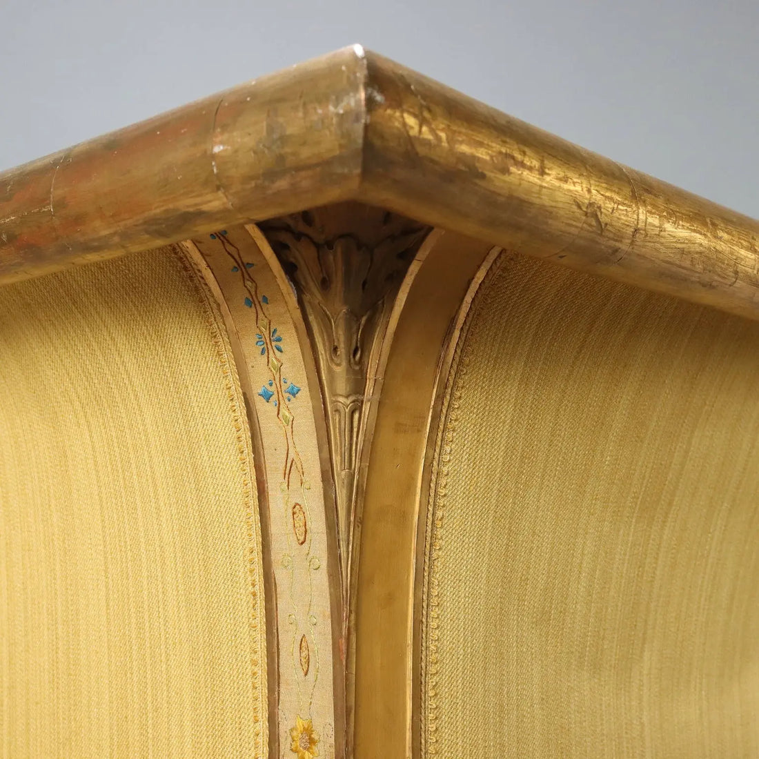 Neoclassical Gilded Wood Daybed - Italy 19th Century