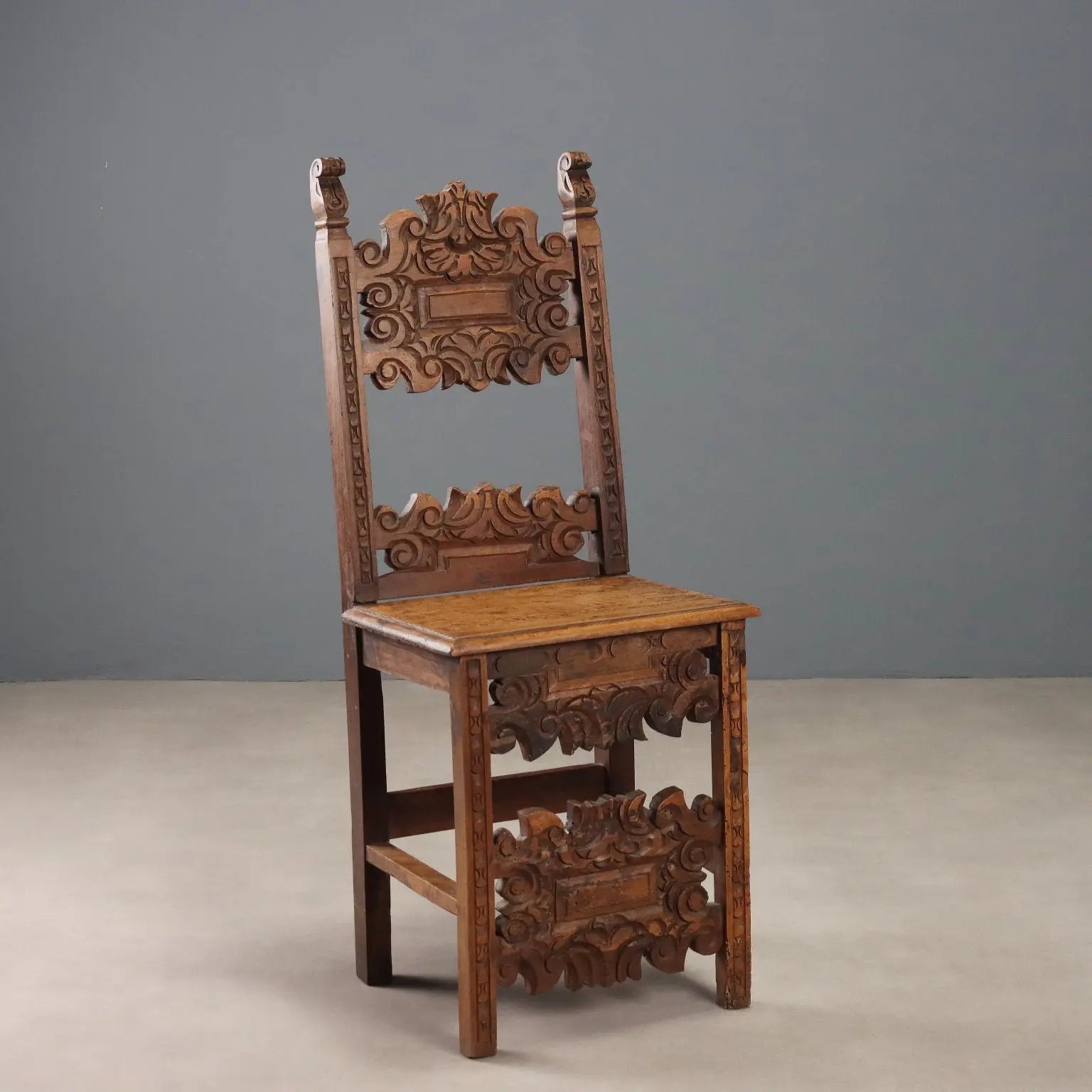 Baroque Walnut Chair - Italy 17th Century