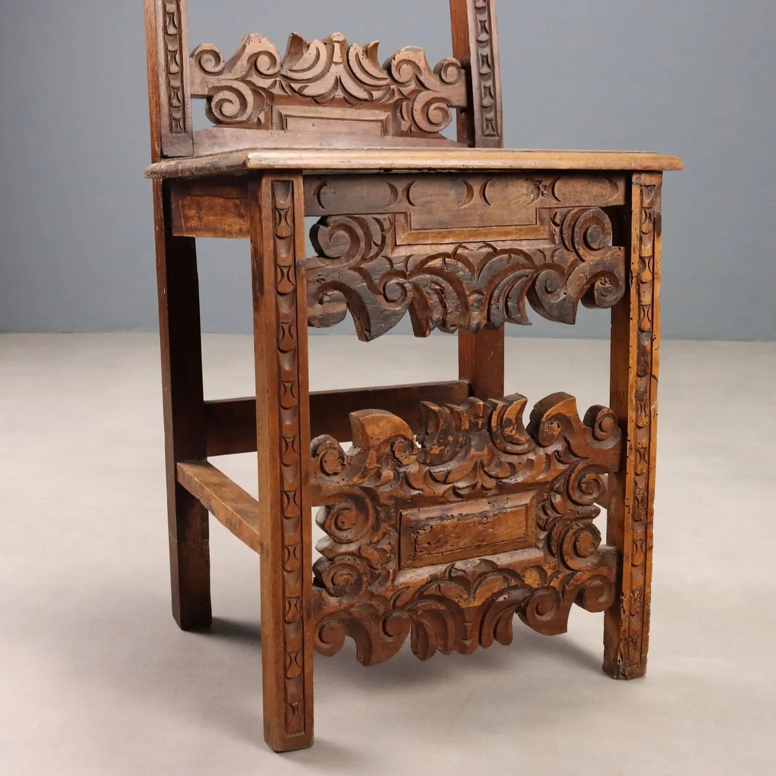 Baroque Walnut Chair - Italy 17th Century