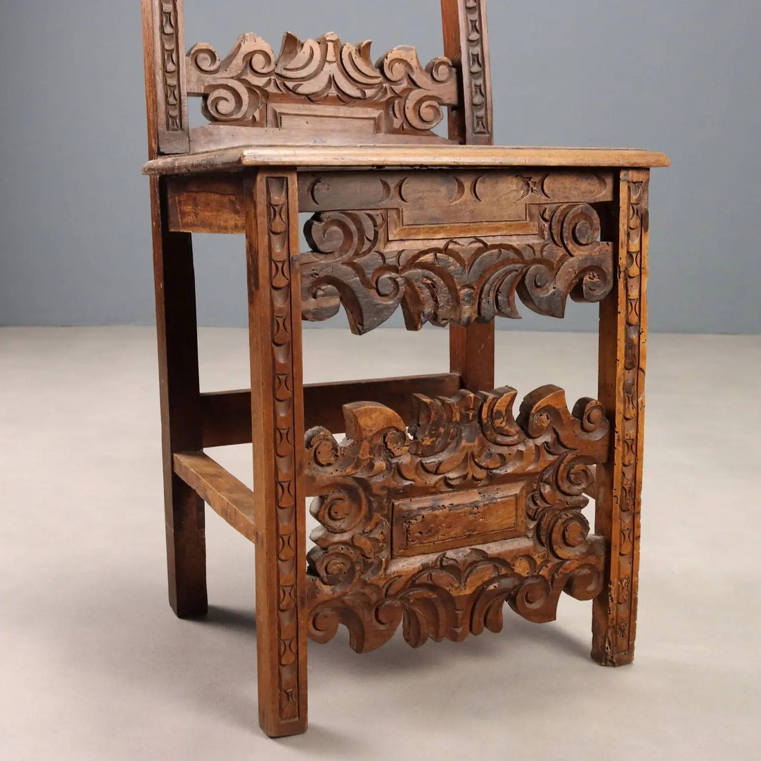 Baroque Walnut Chair - Italy 17th Century