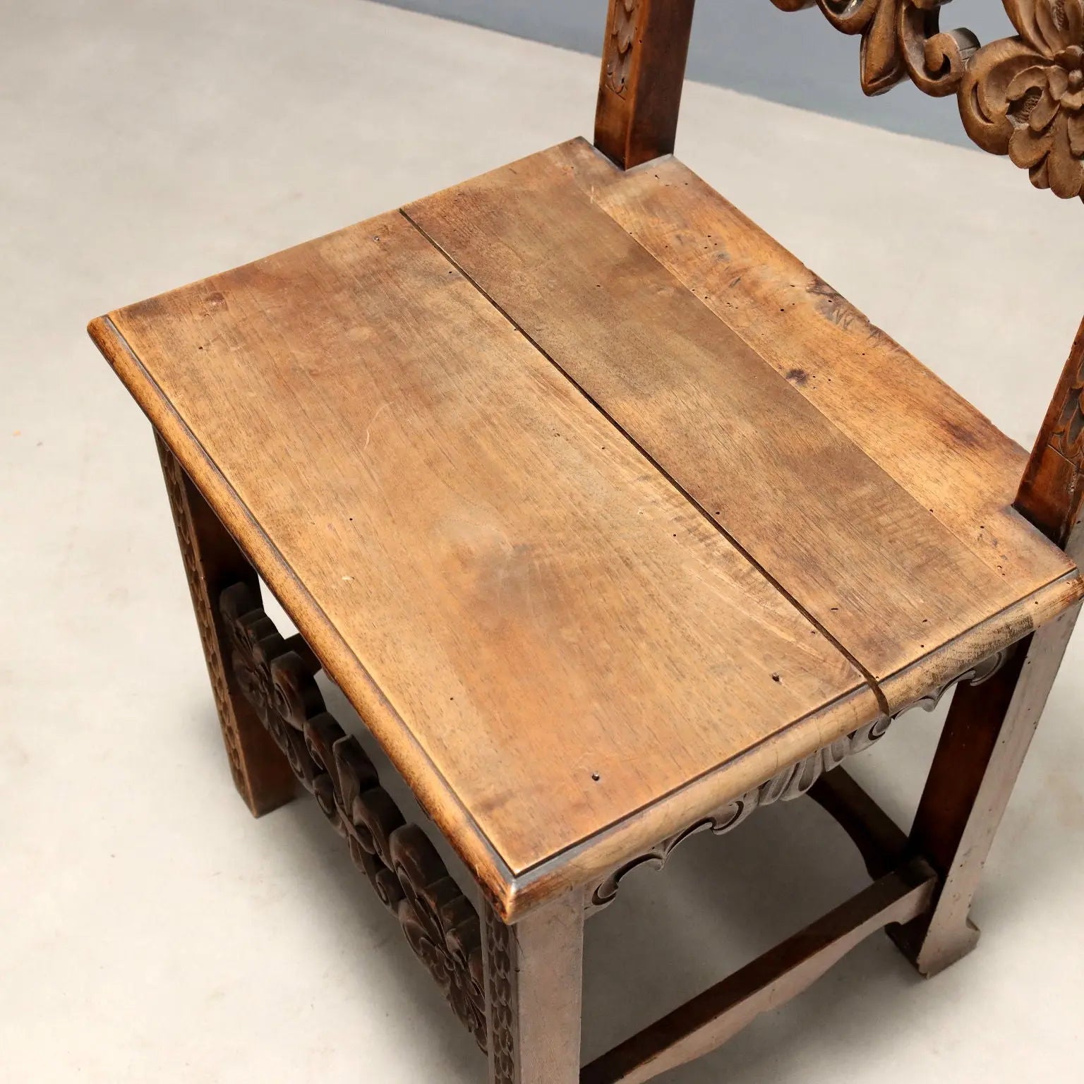 Antique Chairs Baroque Style Carved Walnut Italy XIX Century - Italy, Late XIX Century | Antiques | Seating